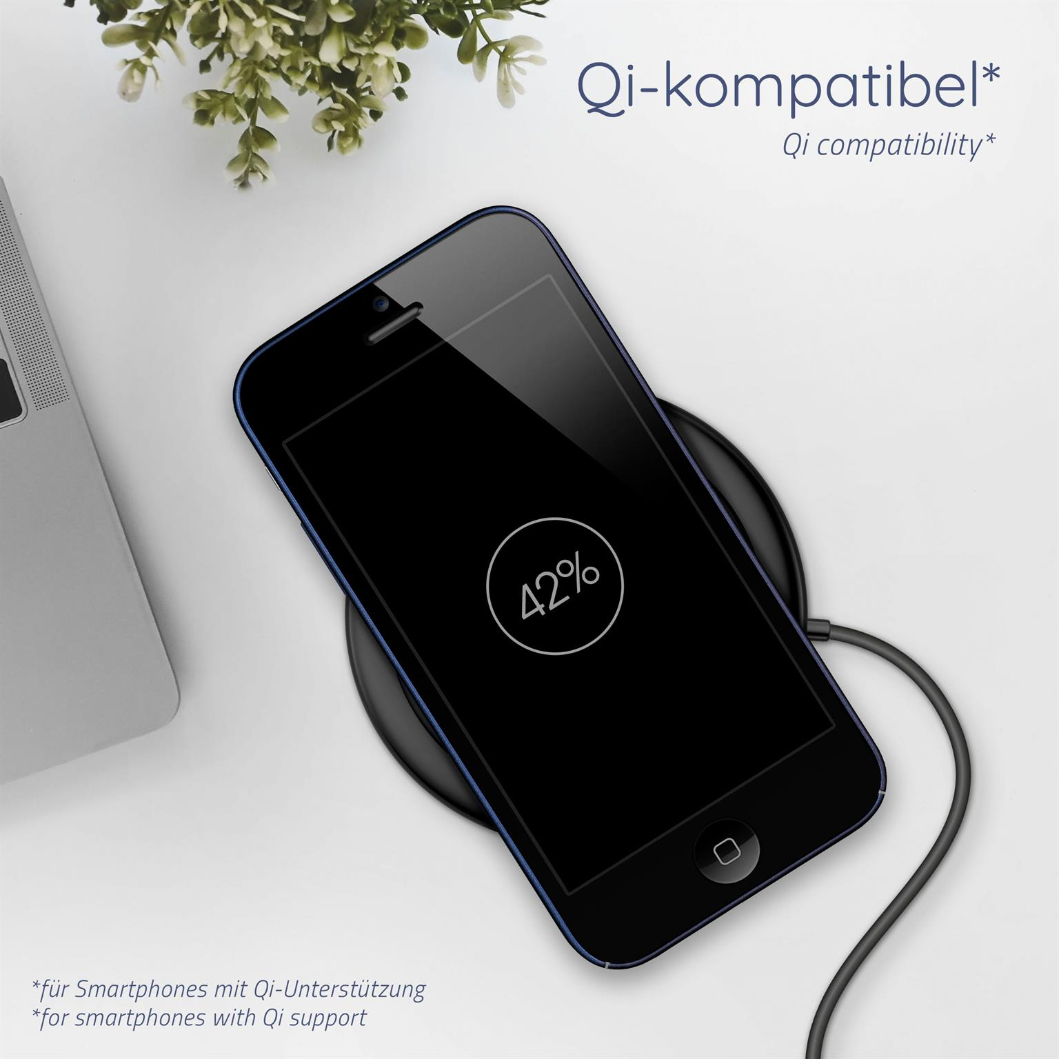 Ein schwarzes Telefon auf einem kabellosen Ladegerät, zeigt 42% Ladung an.