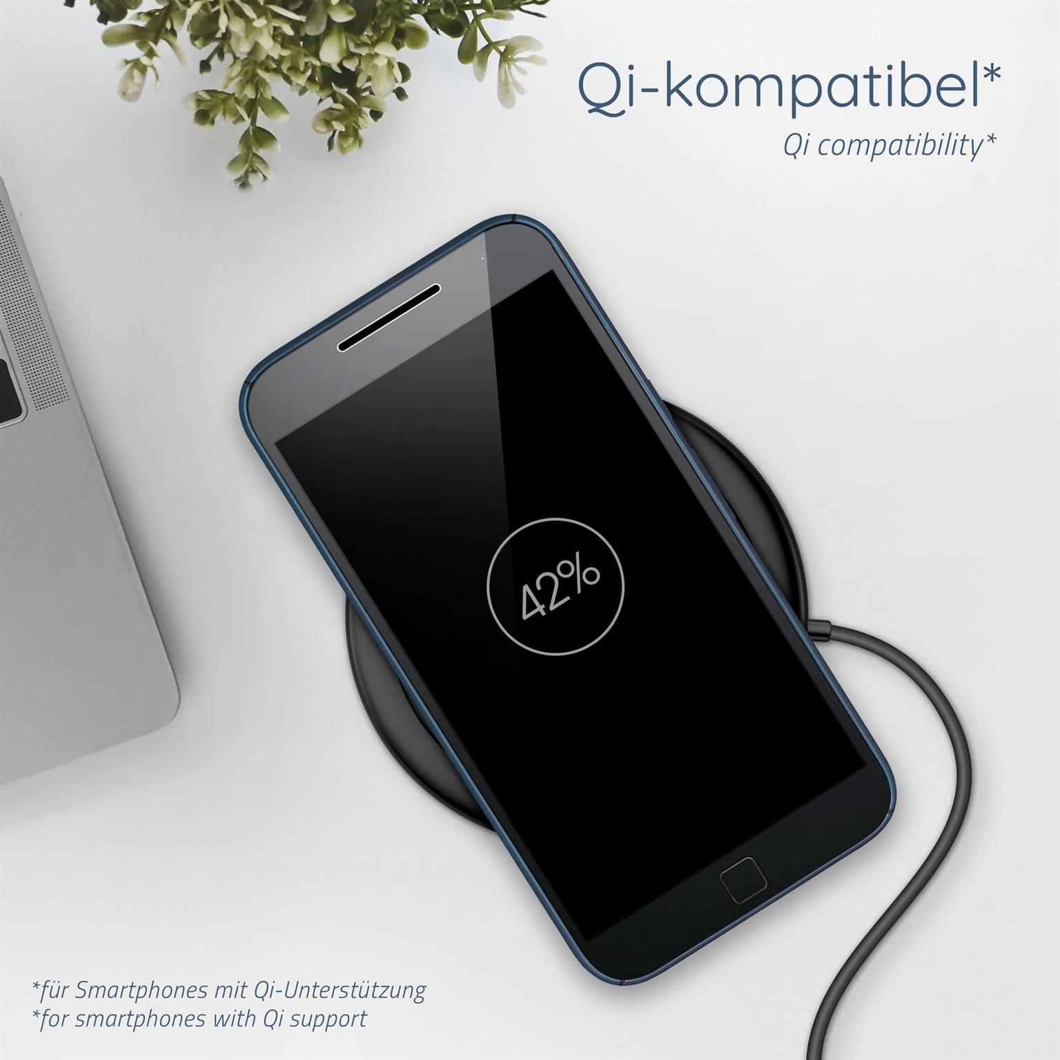 Ein schwarzes Smartphone, das kabellos auf einem schwarzen Pad geladen wird, mit 42% Ladung.