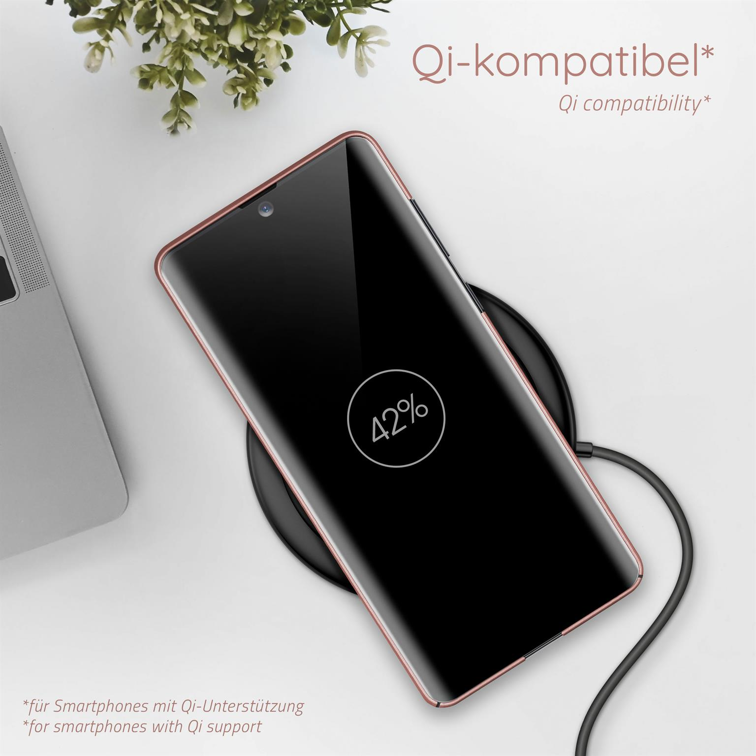 Smartphone auf kabellosem Ladegerät, zeigt 42% Akku. Text: Qi-kompatibel.