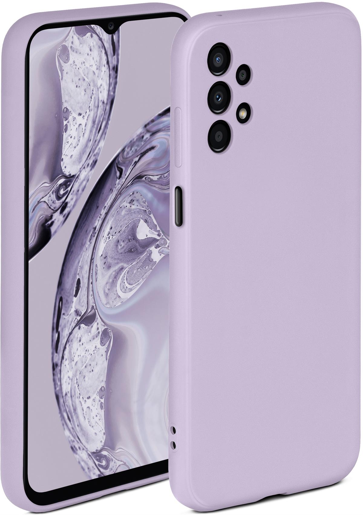 Lavendelfarbene Handyhülle mit schwarzem Telefon, drei Kameras hinten sichtbar.