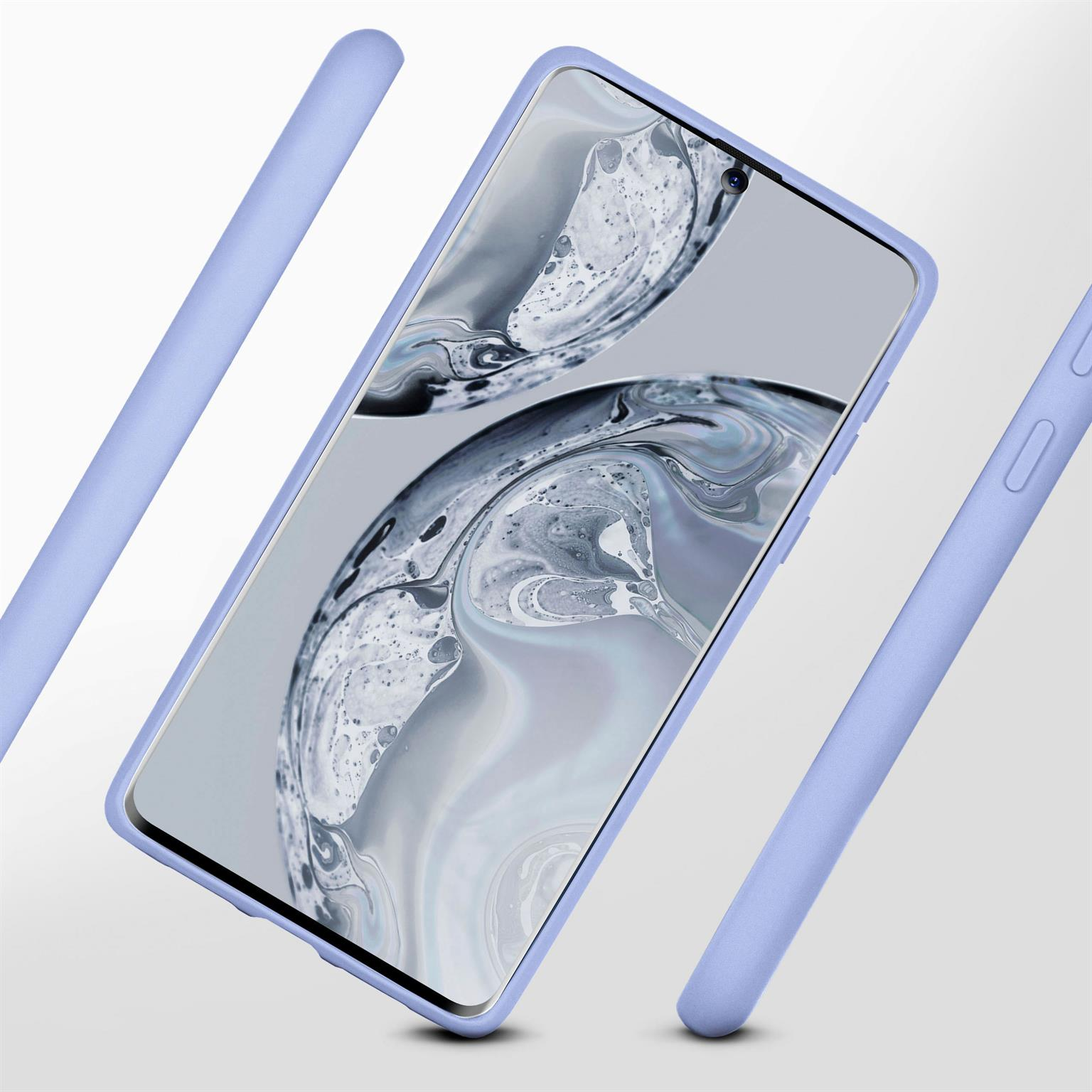 Telefon und Hülle, Nahaufnahme. Hülle hellblau. Hintergrund unscharf.