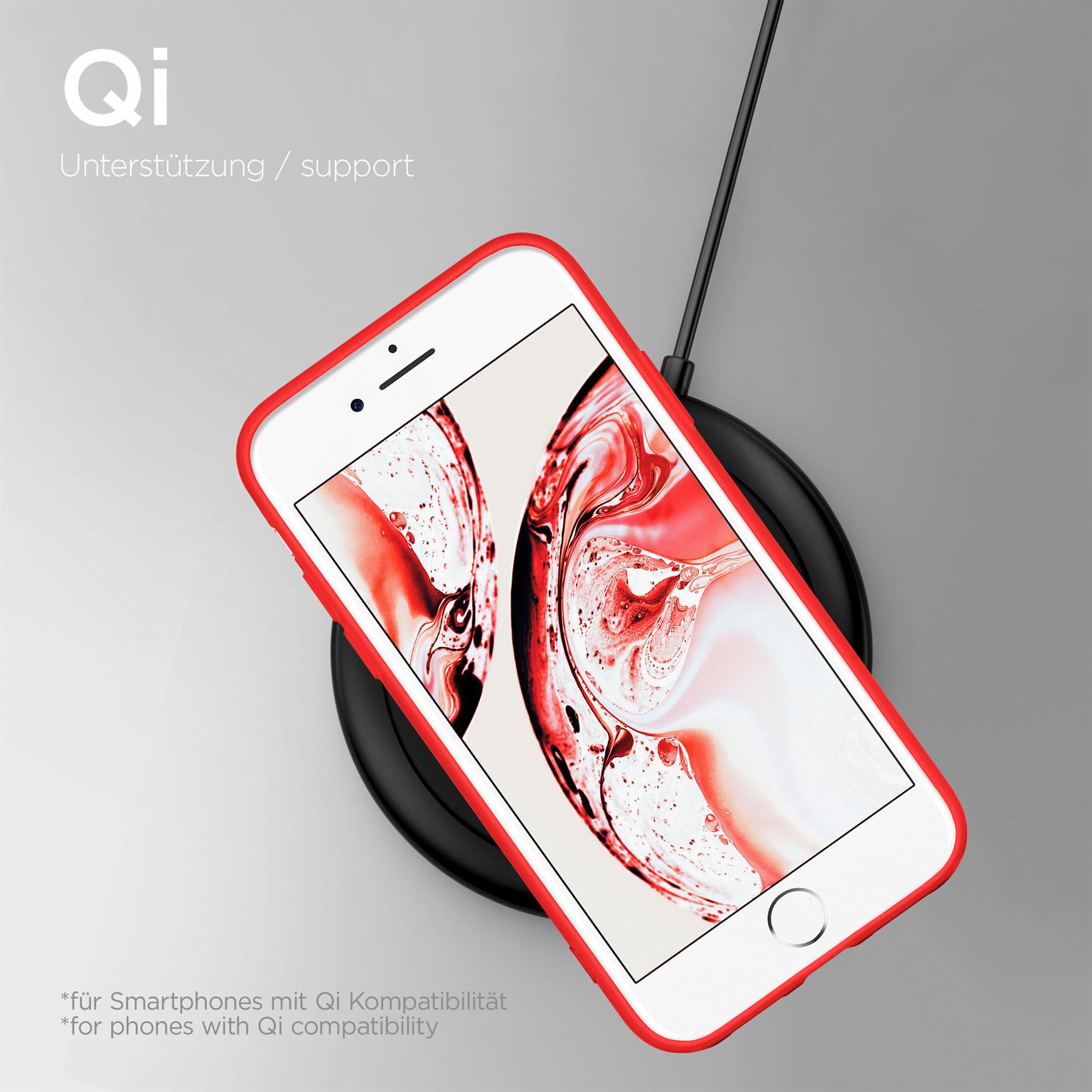 Weißes Telefon in roter Hülle lädt kabellos auf schwarzem Ladepad.