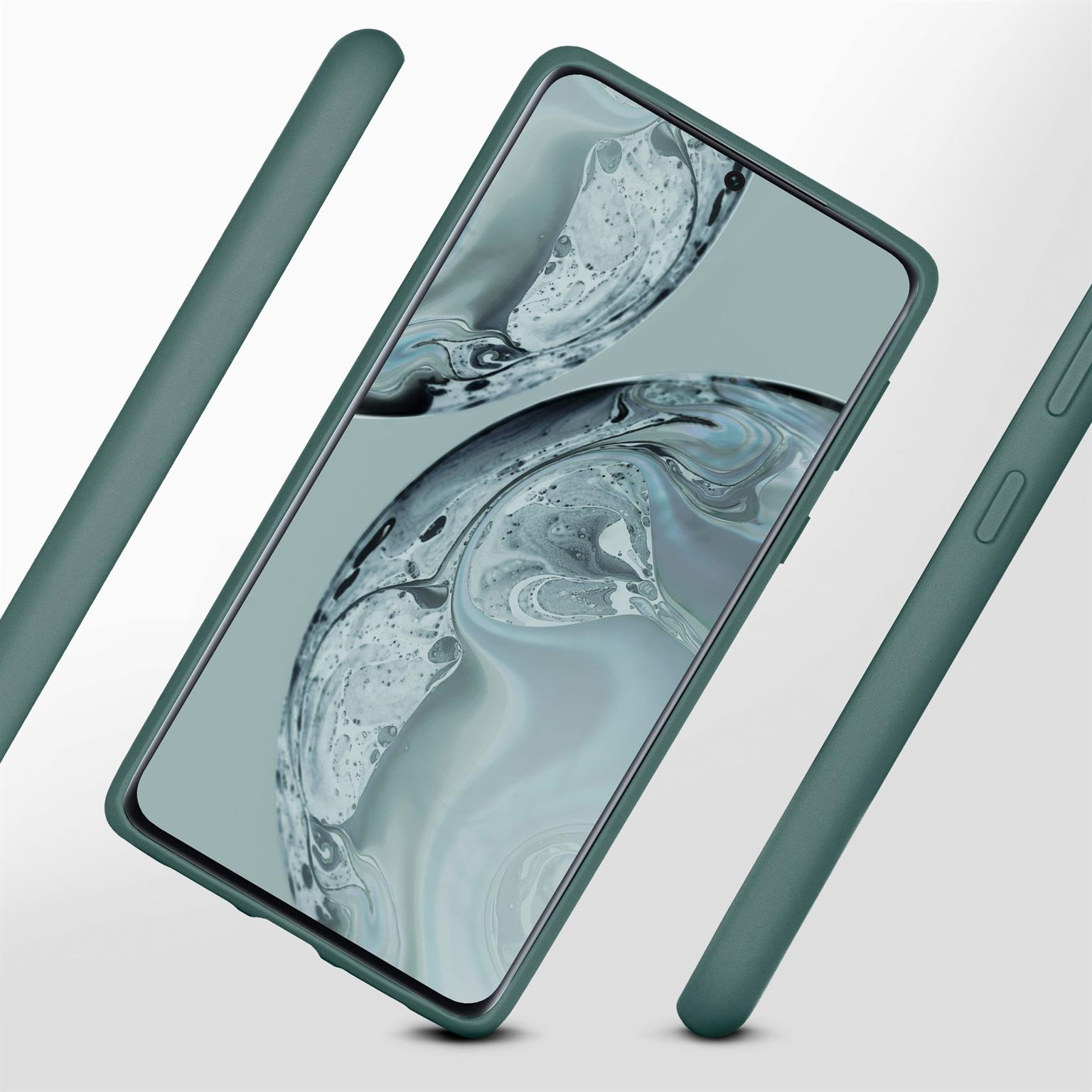 Telefon in grüner Hülle. Der Bildschirm zeigt ein unscharfes Bild. Drei zusätzliche Gehäuseteile.