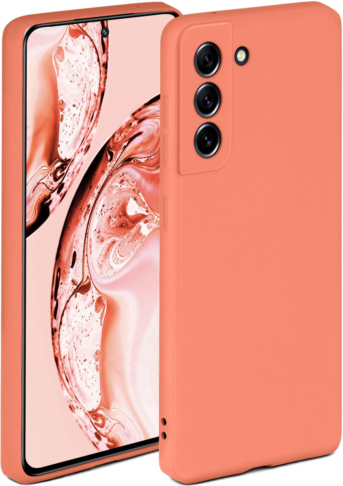 Oranges Telefon in einer orangen Hülle, mit drei Kameras. Der Hintergrund ist weiß.