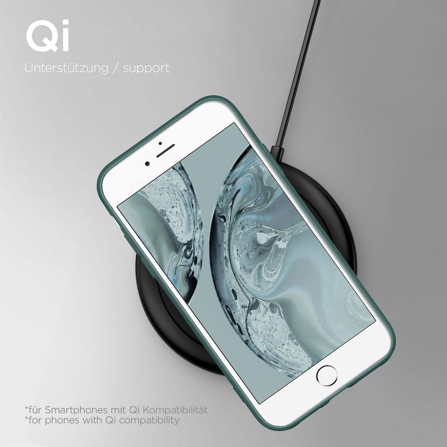 Ein Telefon auf einem kabellosen Ladegerät. Das Telefon ist grün. Der Hintergrund ist unscharf.