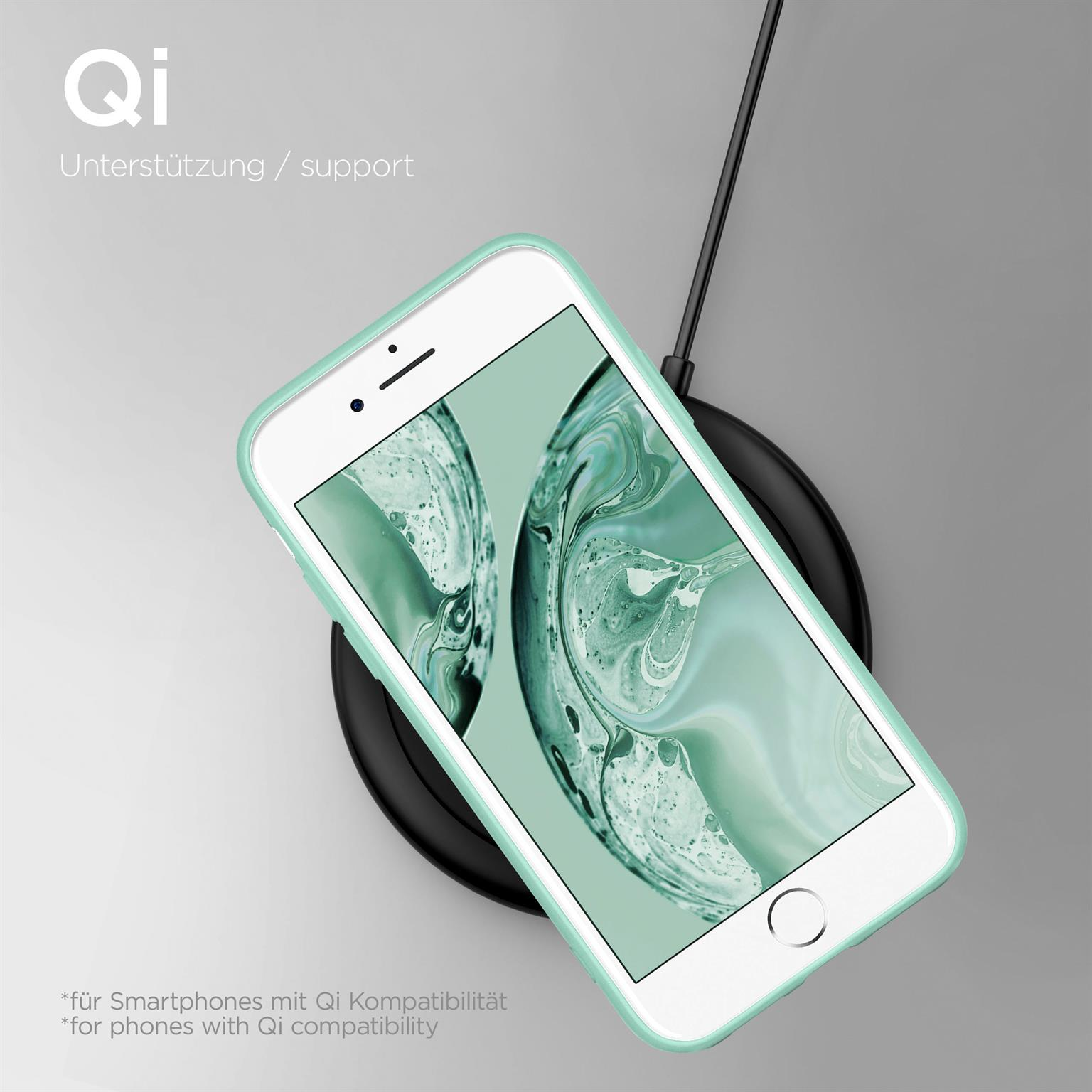 Weißes Telefon in mintgrüner Hülle auf schwarzem Qi-Ladegerät. Text über Qi-Kompatibilität.