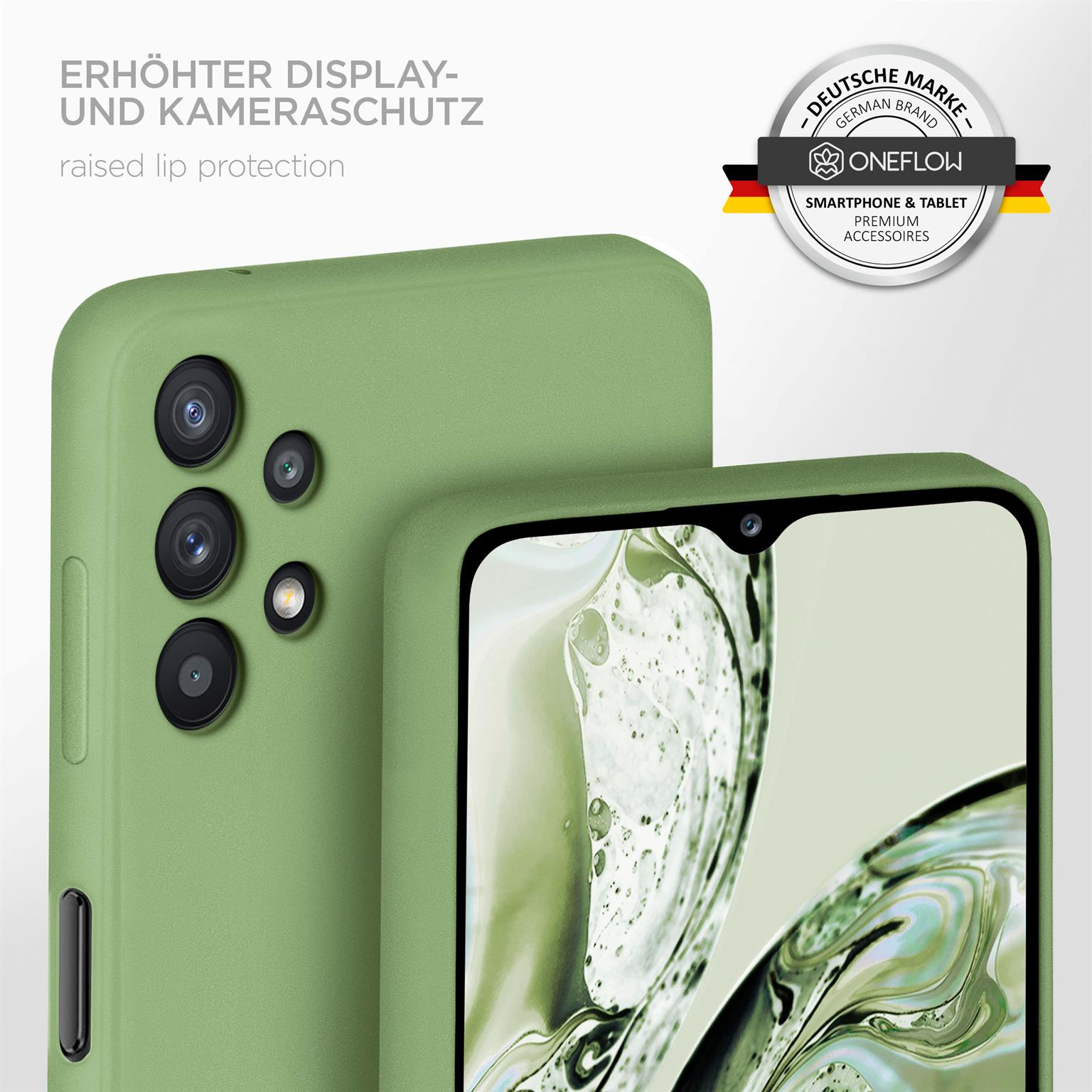 Grüne Handyhülle auf einem Telefon, mit Markentext. Erhöhter Displayschutz.