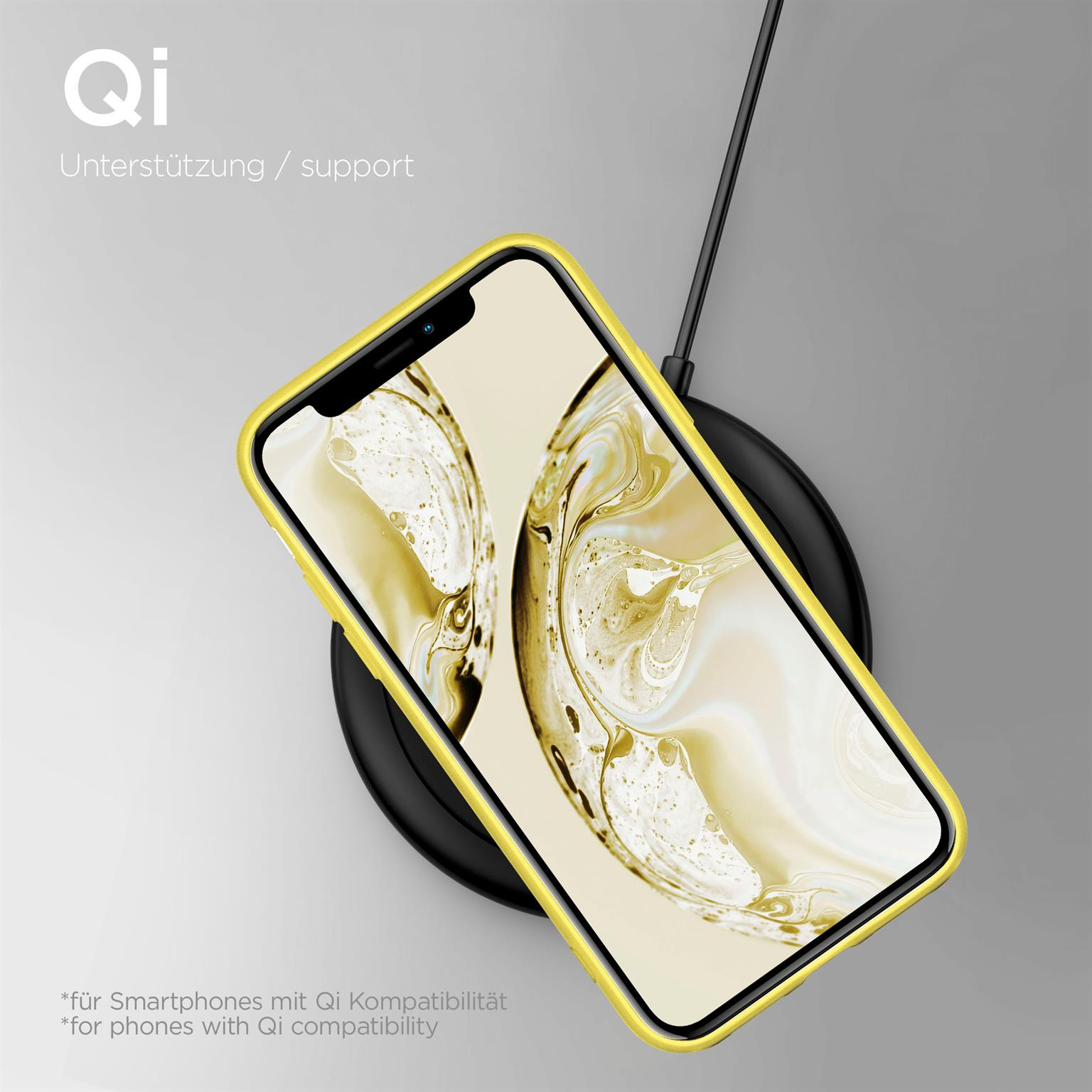 Telefon in gelber Hülle auf schwarzem Qi-Ladegerät. Text: Qi-Unterstützung. Das Telefon zeigt ein Wirbeldesign.