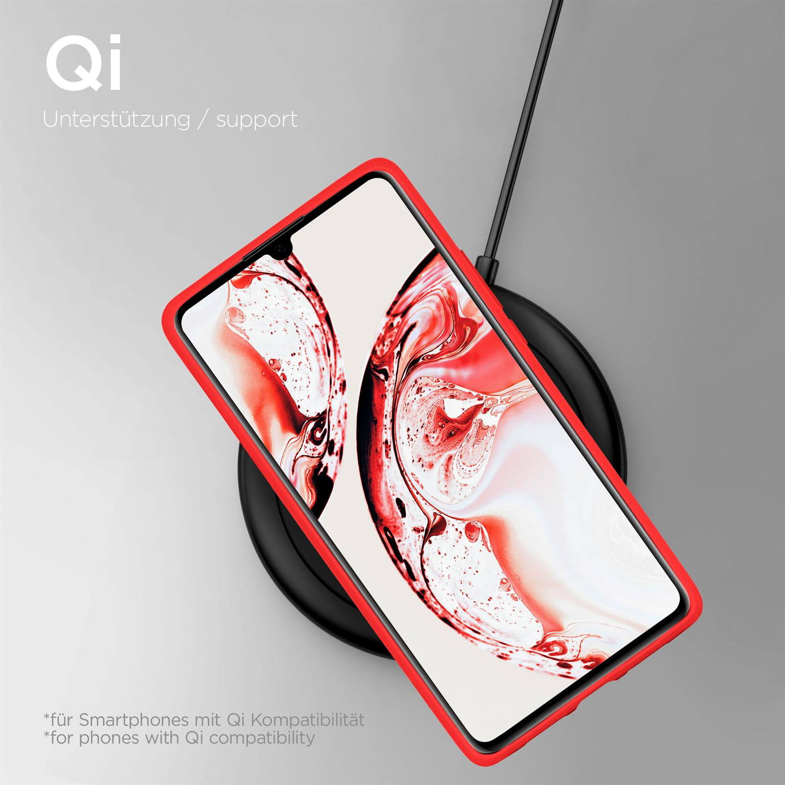 Telefon auf kabellosem Ladegerät. Rote Hülle.