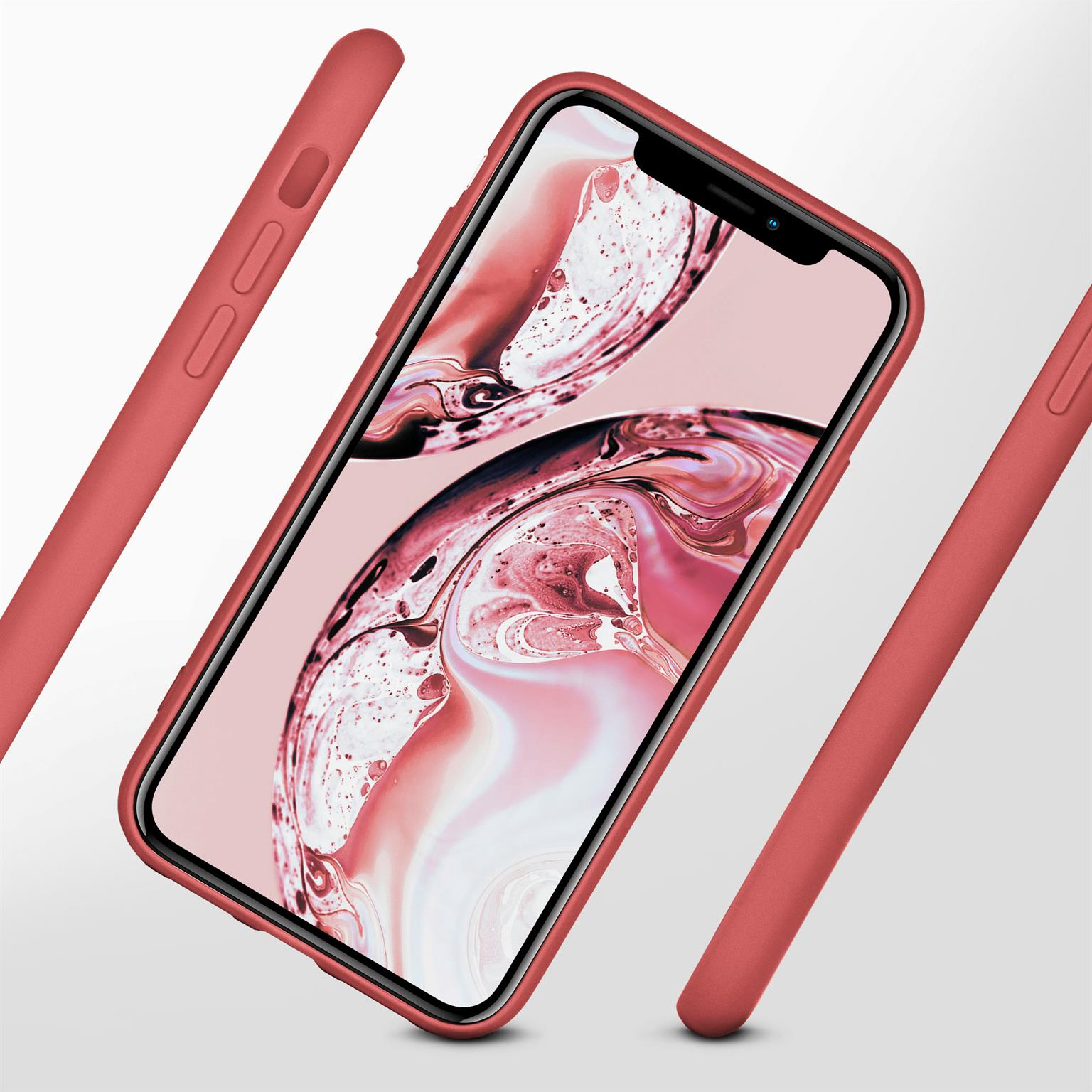 Rotes Telefon und Hülle, Winkelansicht, weißer Hintergrund.