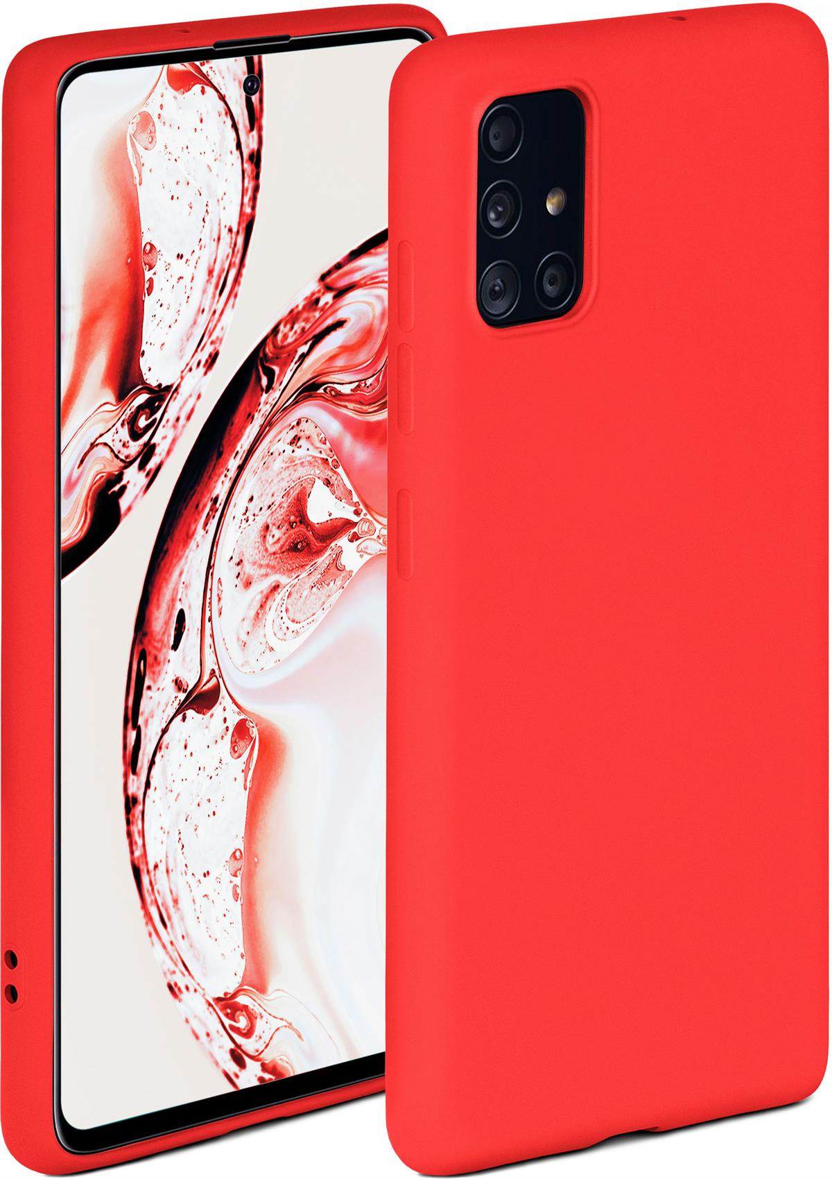 Zwei rote Handyhüllen, eine mit Telefon. Die Hülle hat ein Kameramodul und Seitentasten.