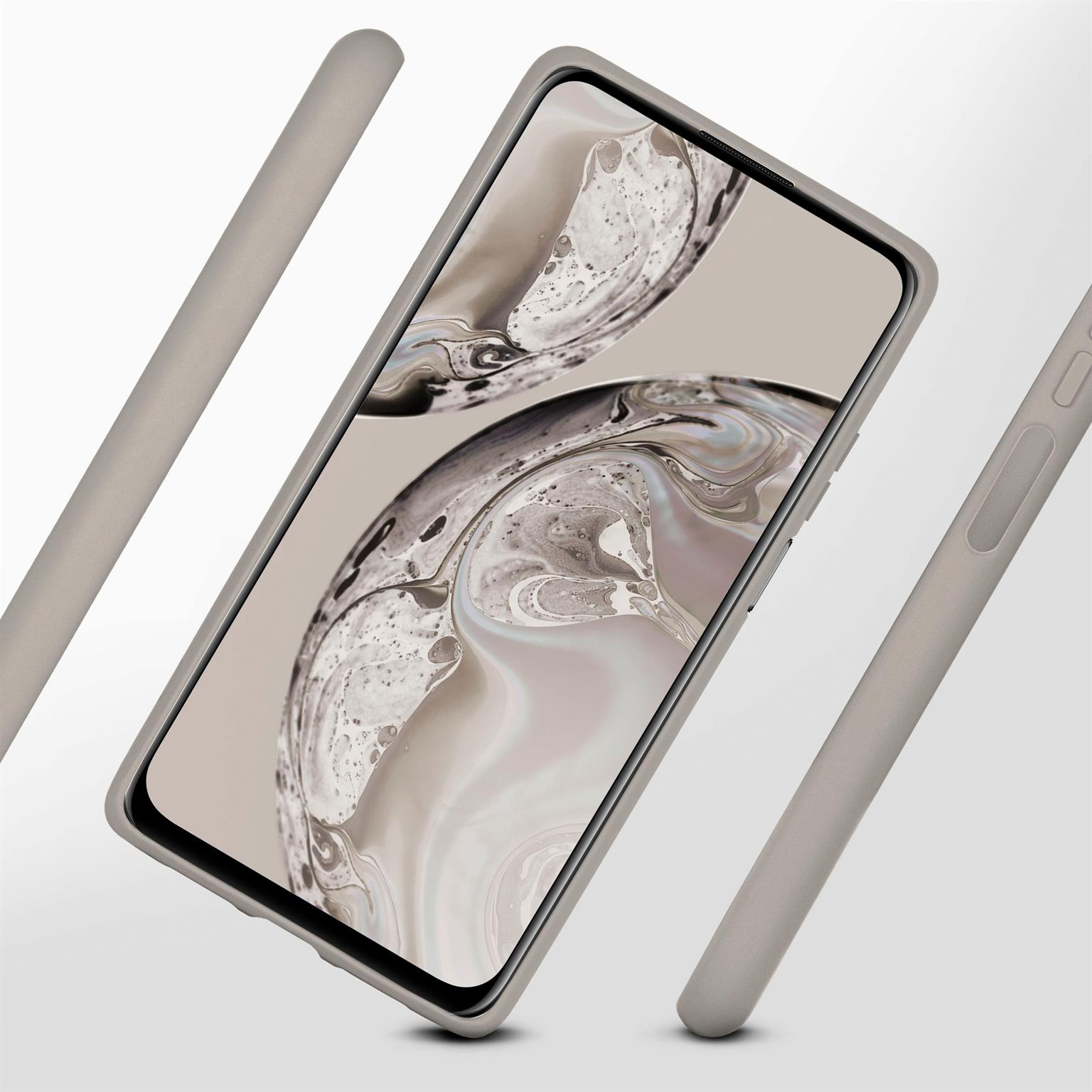 Telefon in grauer Hülle mit hellem Hintergrund und die Hülle in der Luft.