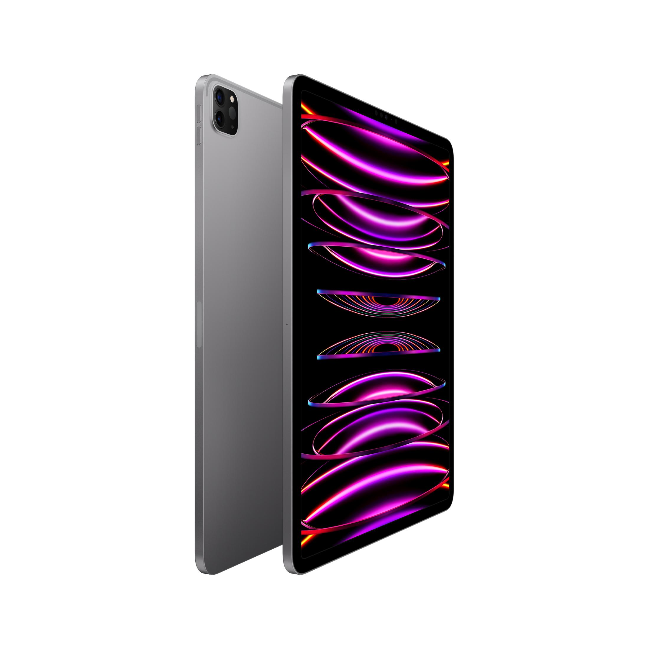 Pokój z telewizorem, głośnikiem, słuchawkami i wygodnym siedzeniem.