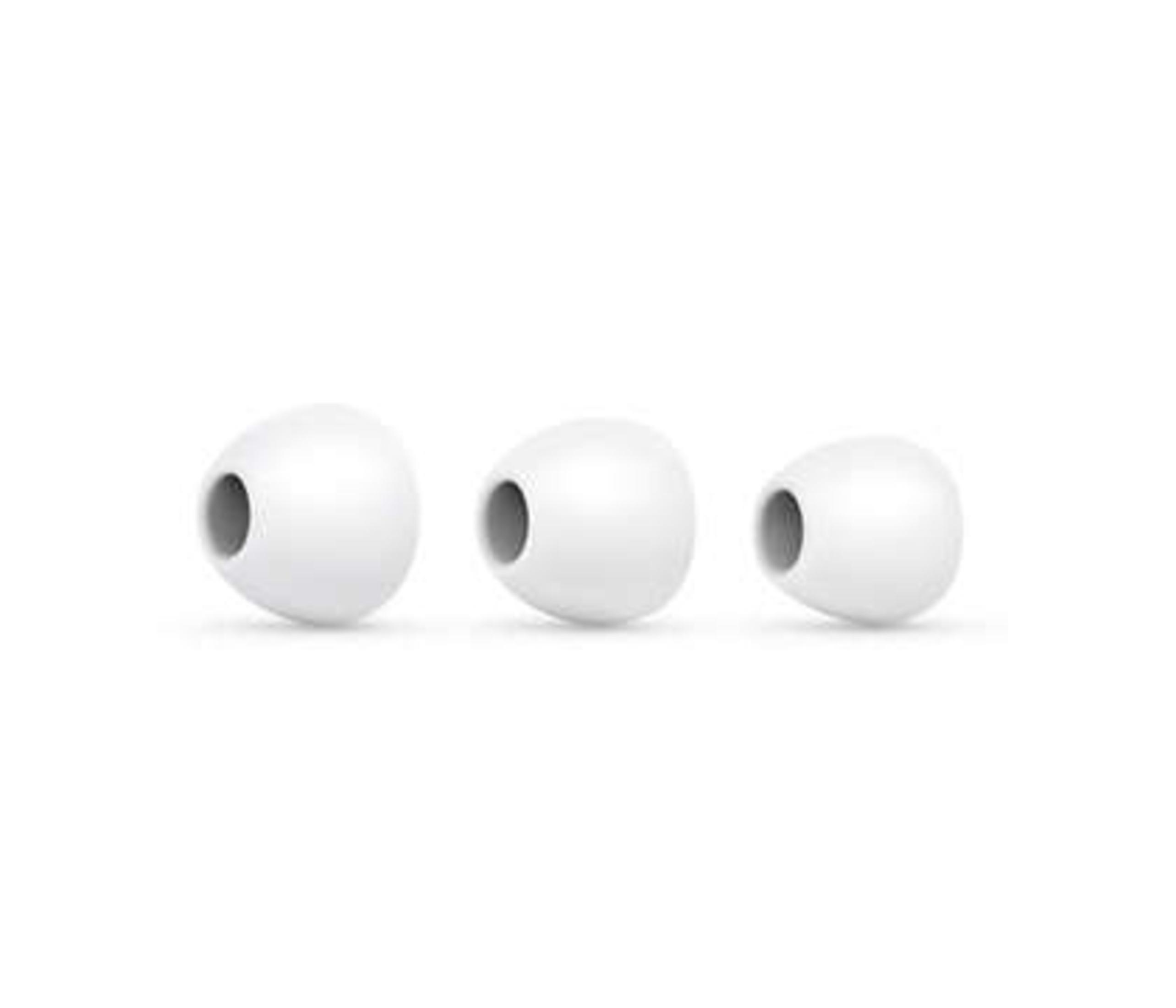 Trois embouts d'écouteurs blancs sur fond blanc.