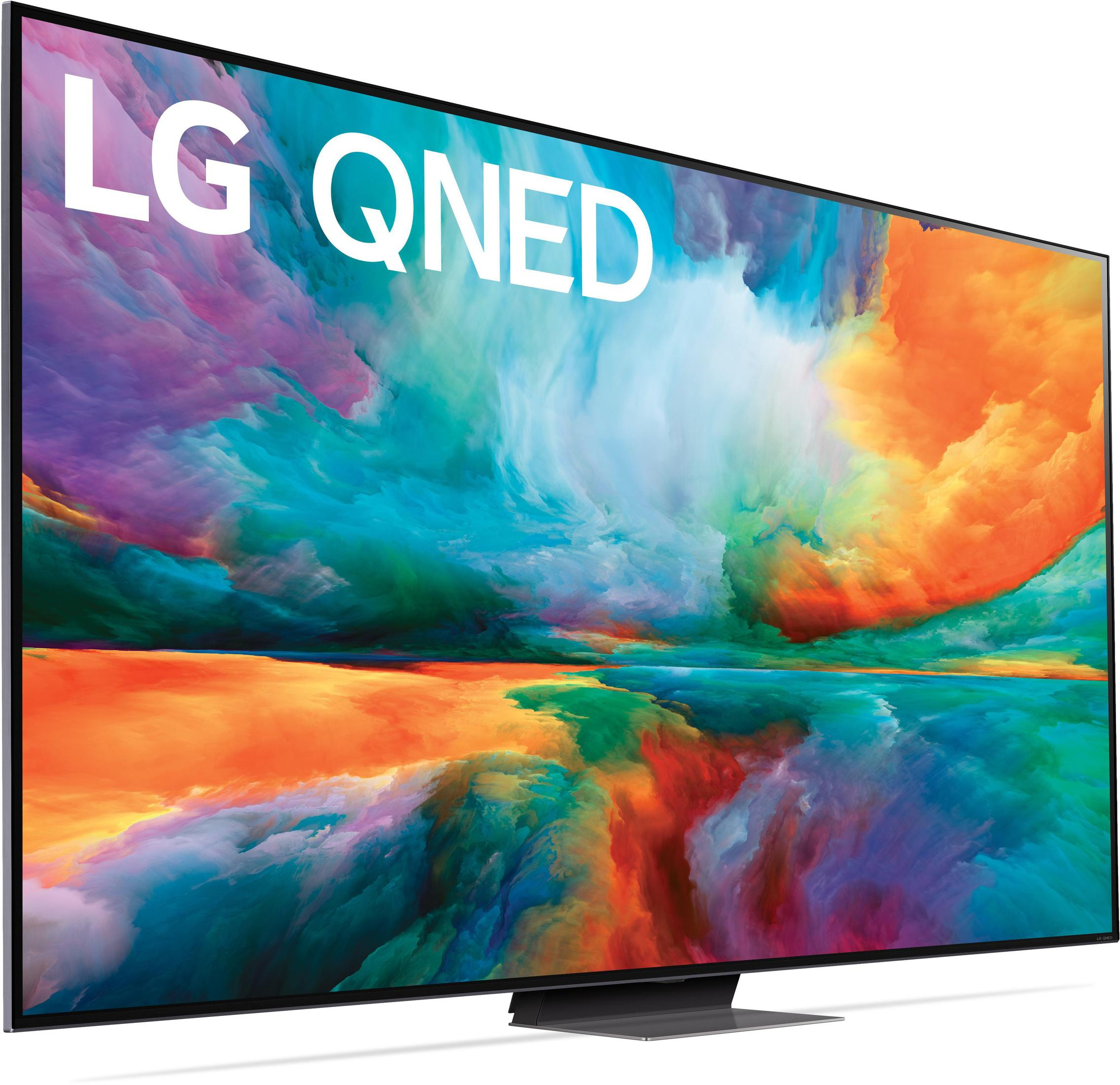 LG QNED Fernseher mit farbenfrohem, abstraktem Hintergrund. Der Fernseher steht auf einem Ständer, nach rechts geneigt.
