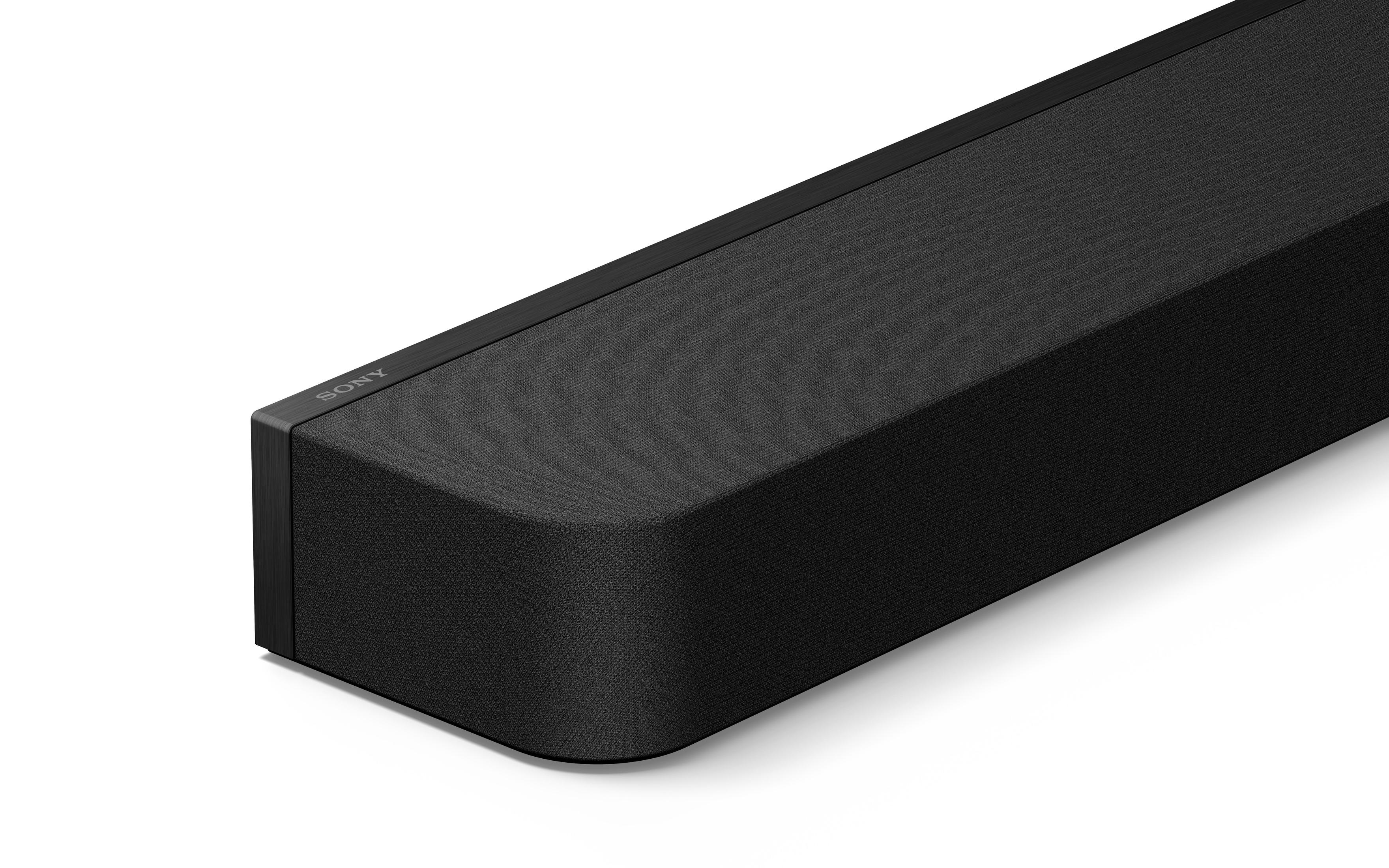 Schwarze Sony Soundbar auf Weiß. Die Vorderseite der Soundbar ist sichtbar.