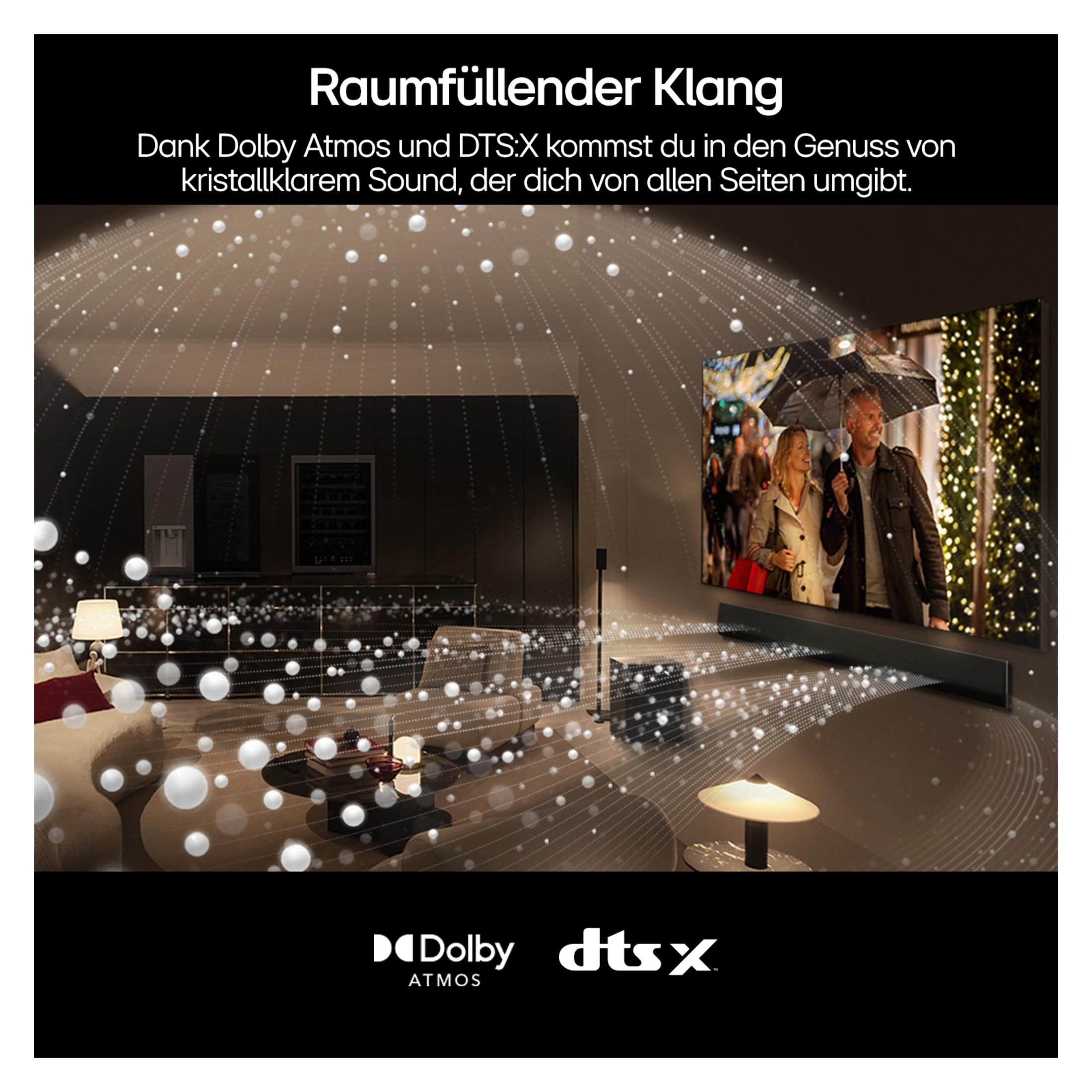 Scena w salonie z telewizorem, soundbarem i parą pod parasolem. Przedstawiono fale dźwiękowe.