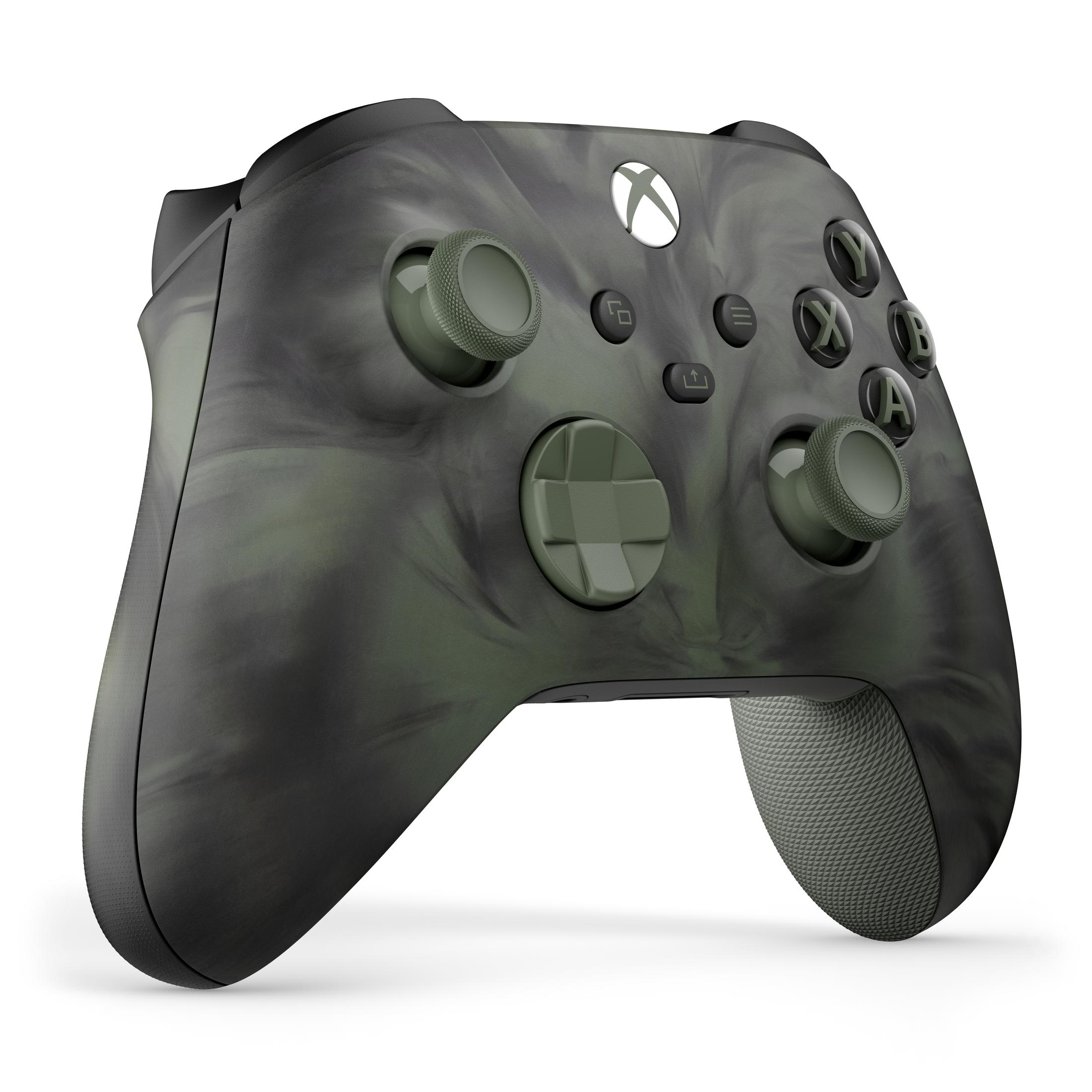 Xbox-Controller mit einzigartigem marmoriertem Grau-Grün-Muster. Mehrere Tasten und Sticks sind sichtbar.