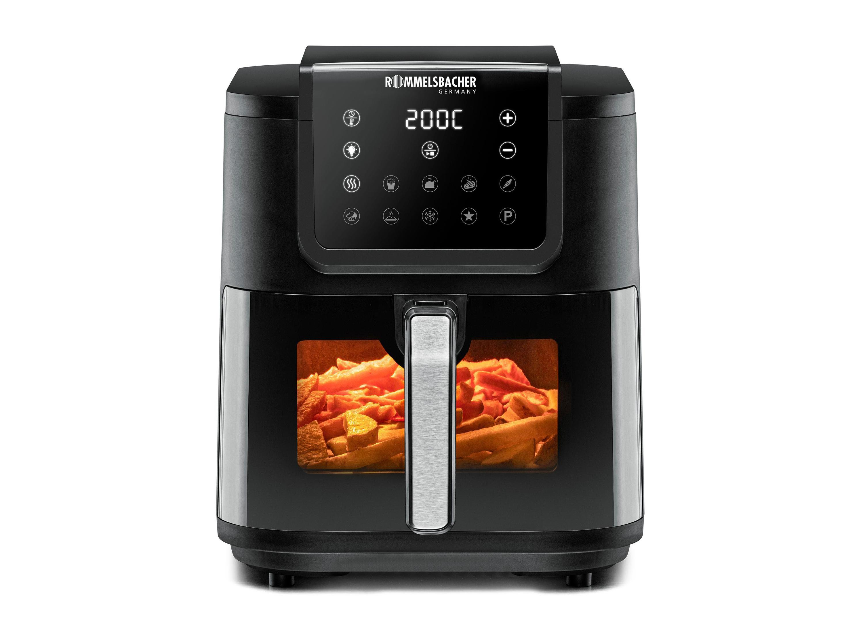 Czarna frytkownica powietrzna z jedzeniem w środku. Widoczny panel sterowania i uchwyt.