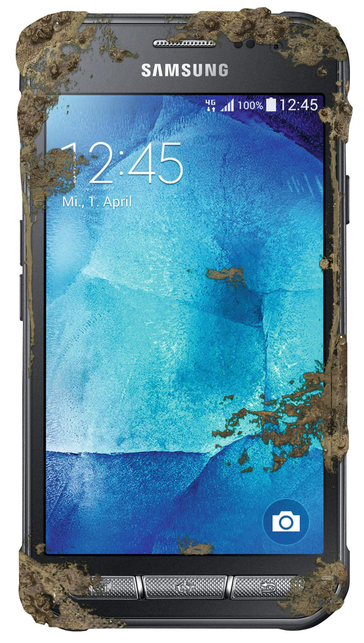 Ein schmutziges Telefon. Das Telefon hat einen schwarzen Rahmen, und der Bildschirm zeigt die Uhrzeit und das Datum. Der Hintergrund ist blau.