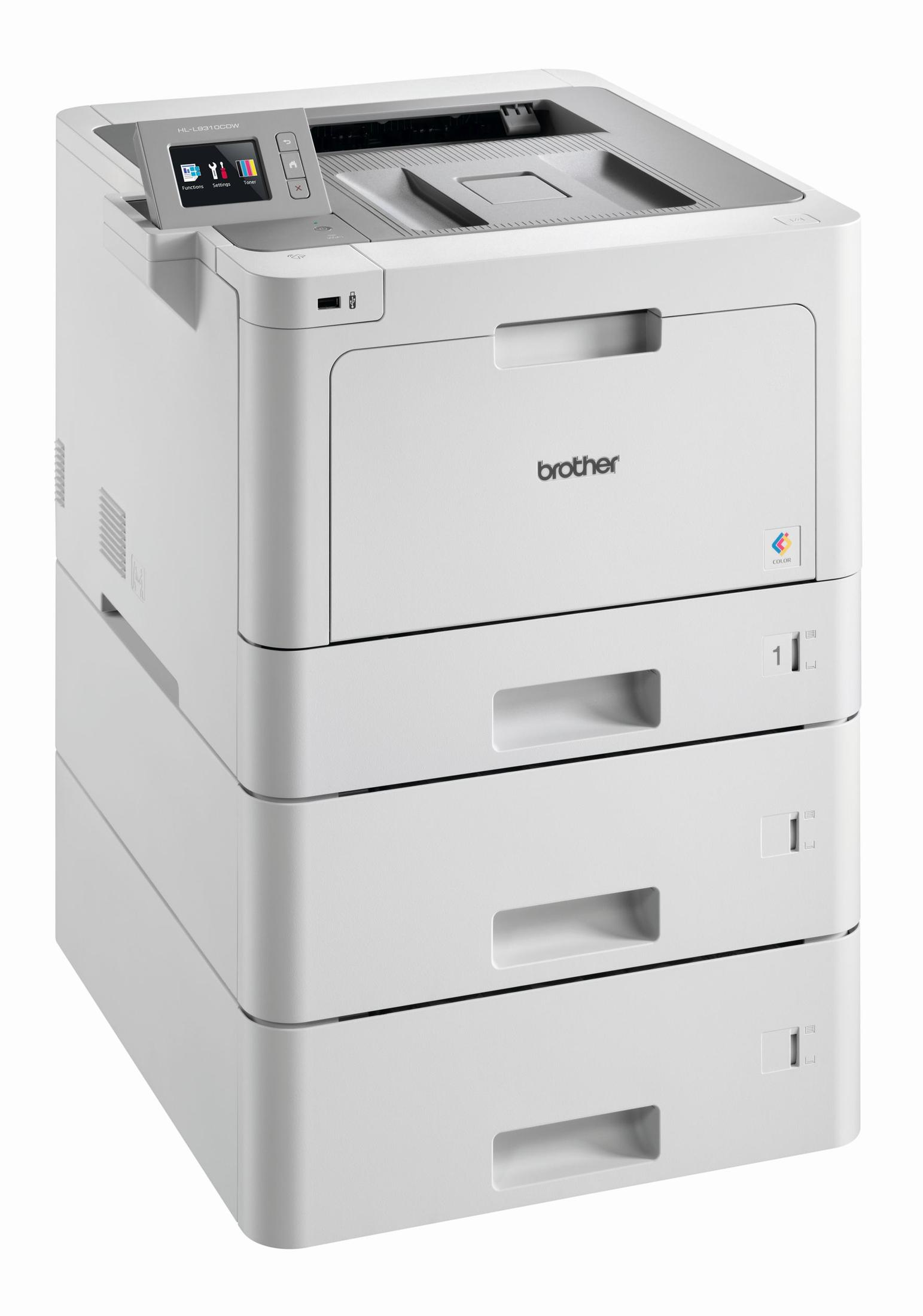 Ein weißer Brother-Drucker mit drei Papierfächern und einem Display. Der Drucker steht vor weißem Hintergrund.
