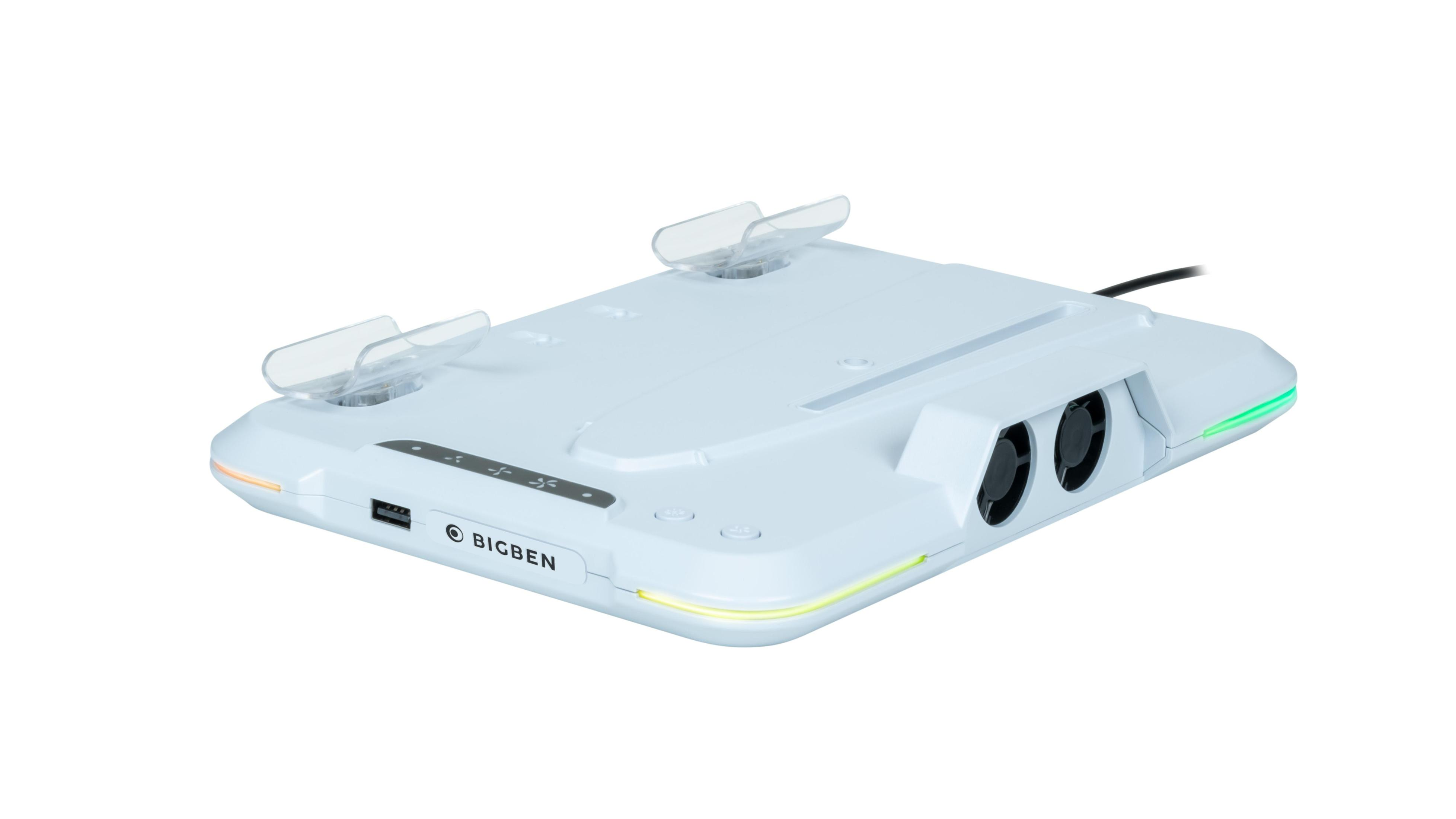 Consola de juegos blanca con USB, botón de encendido y dos ventiladores. Soportes transparentes.