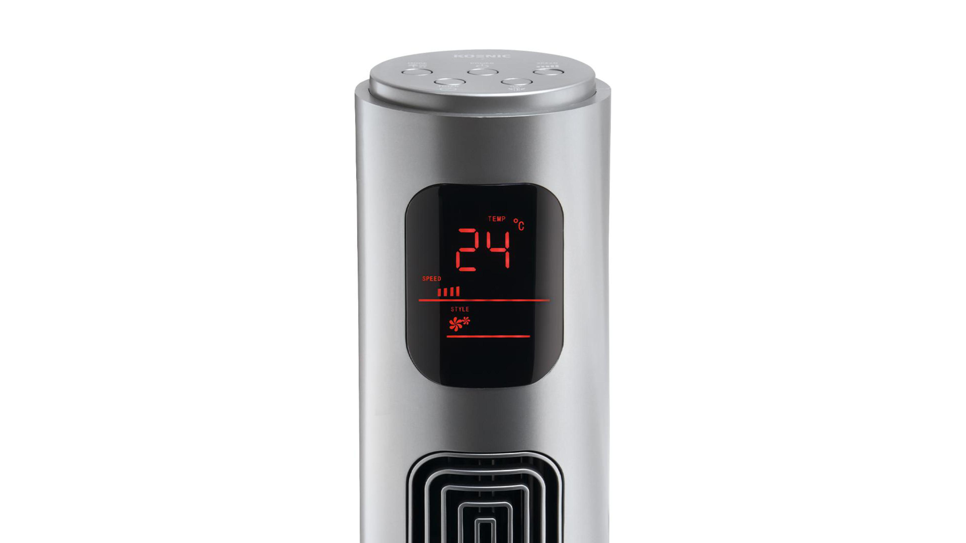 Silberner Ventilator mit digitaler Anzeige. Anzeige zeigt Temperatur und Lüftergeschwindigkeit.