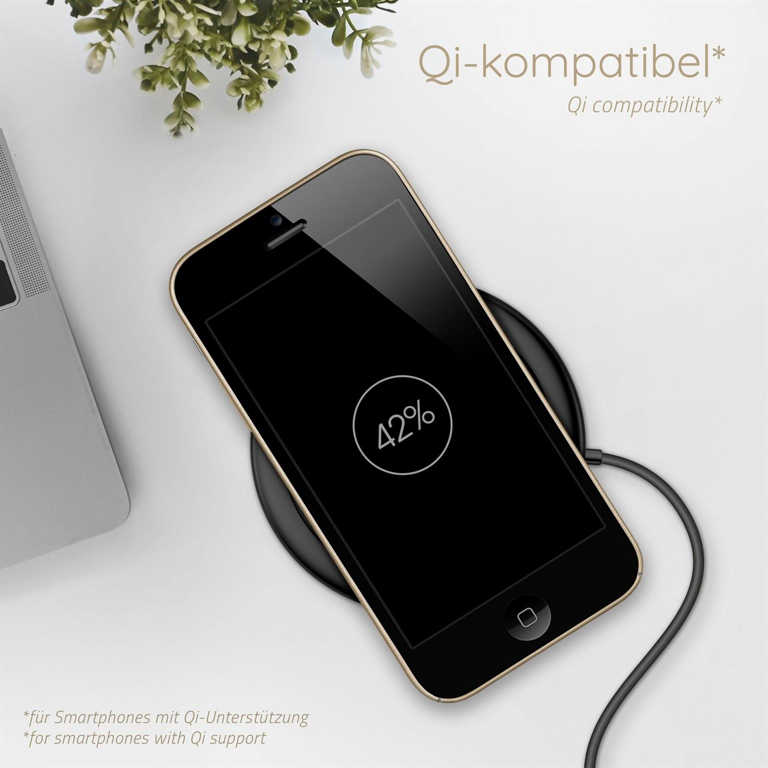 Smartphone auf Qi-Ladegerät, lädt mit 42%.