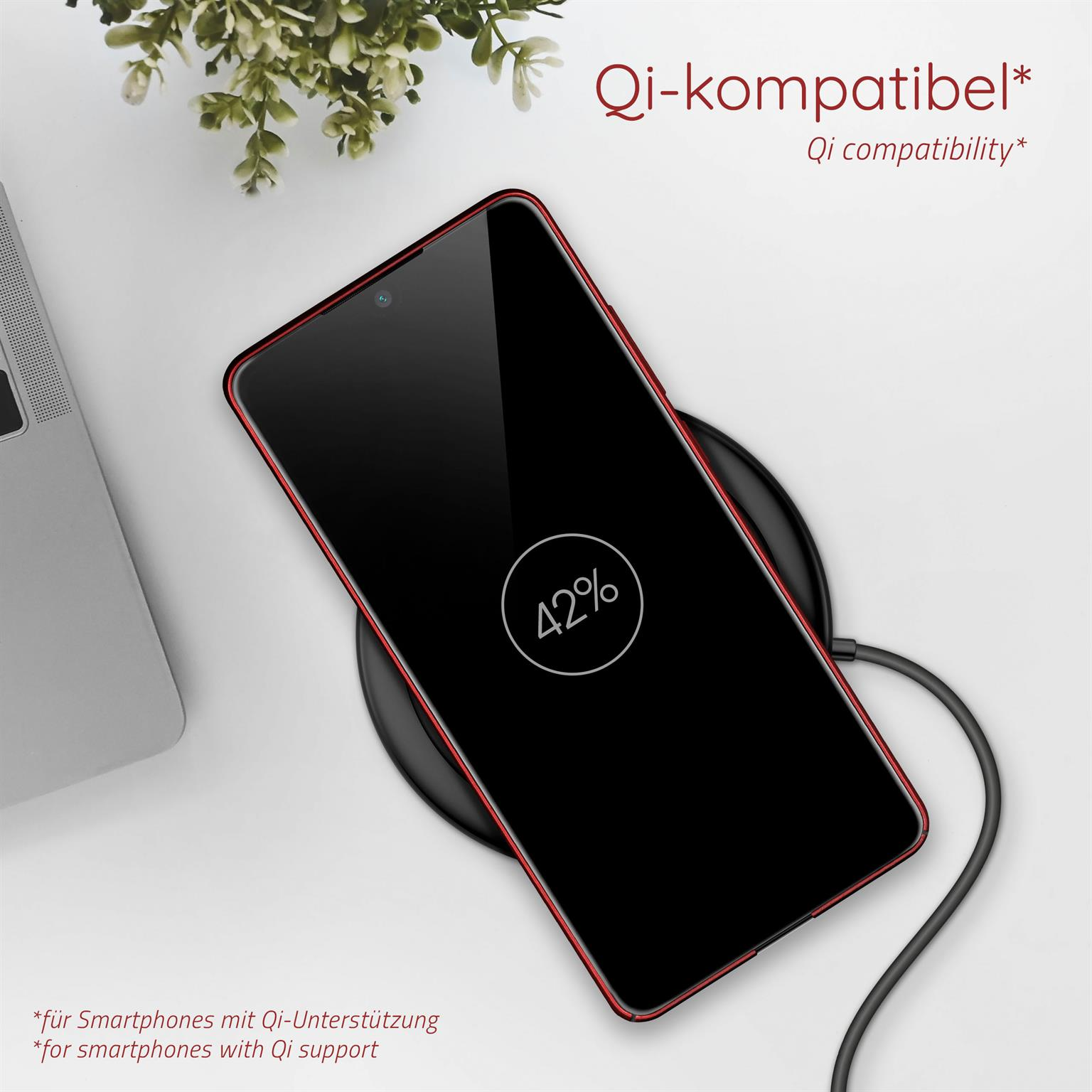 Telefon wird kabellos geladen. Das Telefon liegt auf einem Ladepad und zeigt 42 % Akku an.