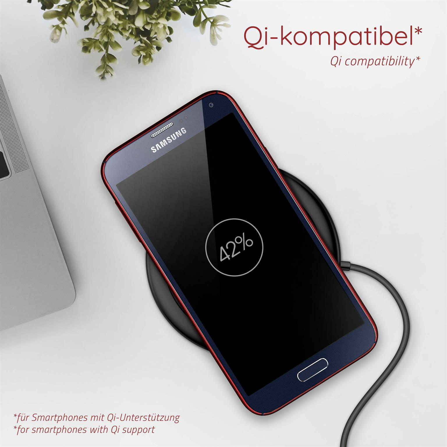 Telefon auf kabellosem Ladegerät, zeigt 42% Akku. Text sagt 'Qi-Kompatibilität'.