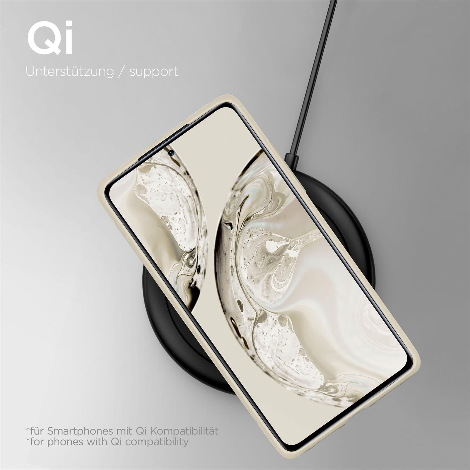 Ein Telefon auf einem kabellosen Ladegerät, mit Handyhülle und dem Text "Qi".