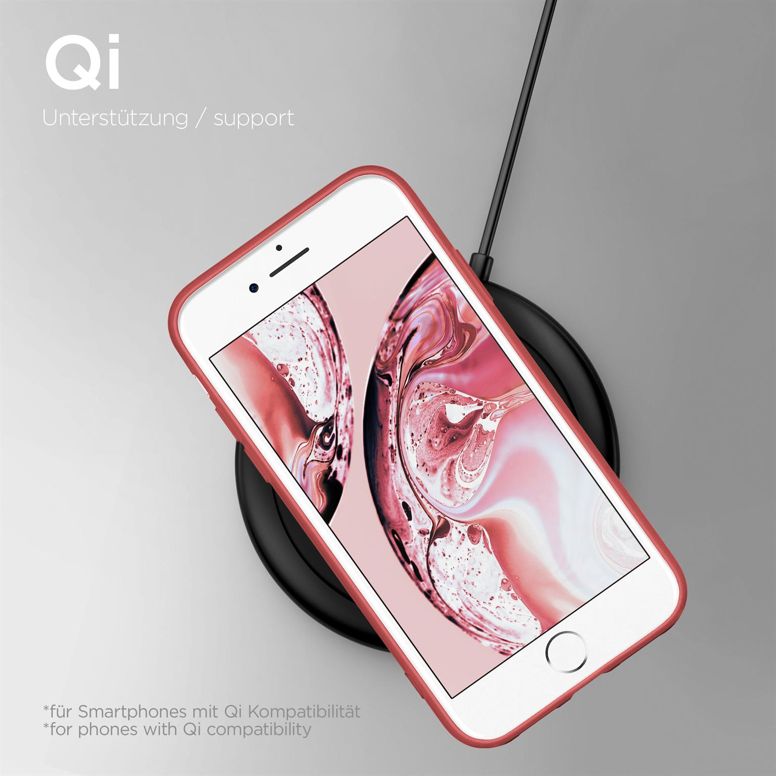 Eine rote Handyhülle, die auf einem schwarzen kabellosen Ladegerät lädt. Das Telefon hat eine weiße Rückseite.