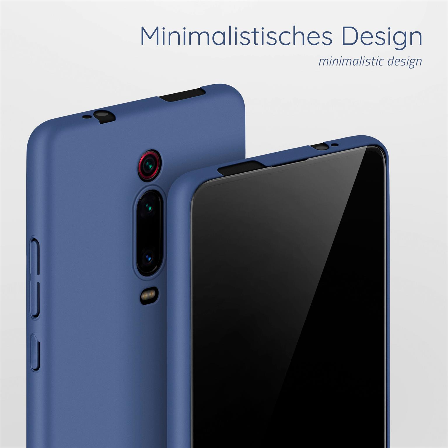 Zwei blaue Handyhüllen nebeneinander. Eine Hülle ist auf einem Telefon.