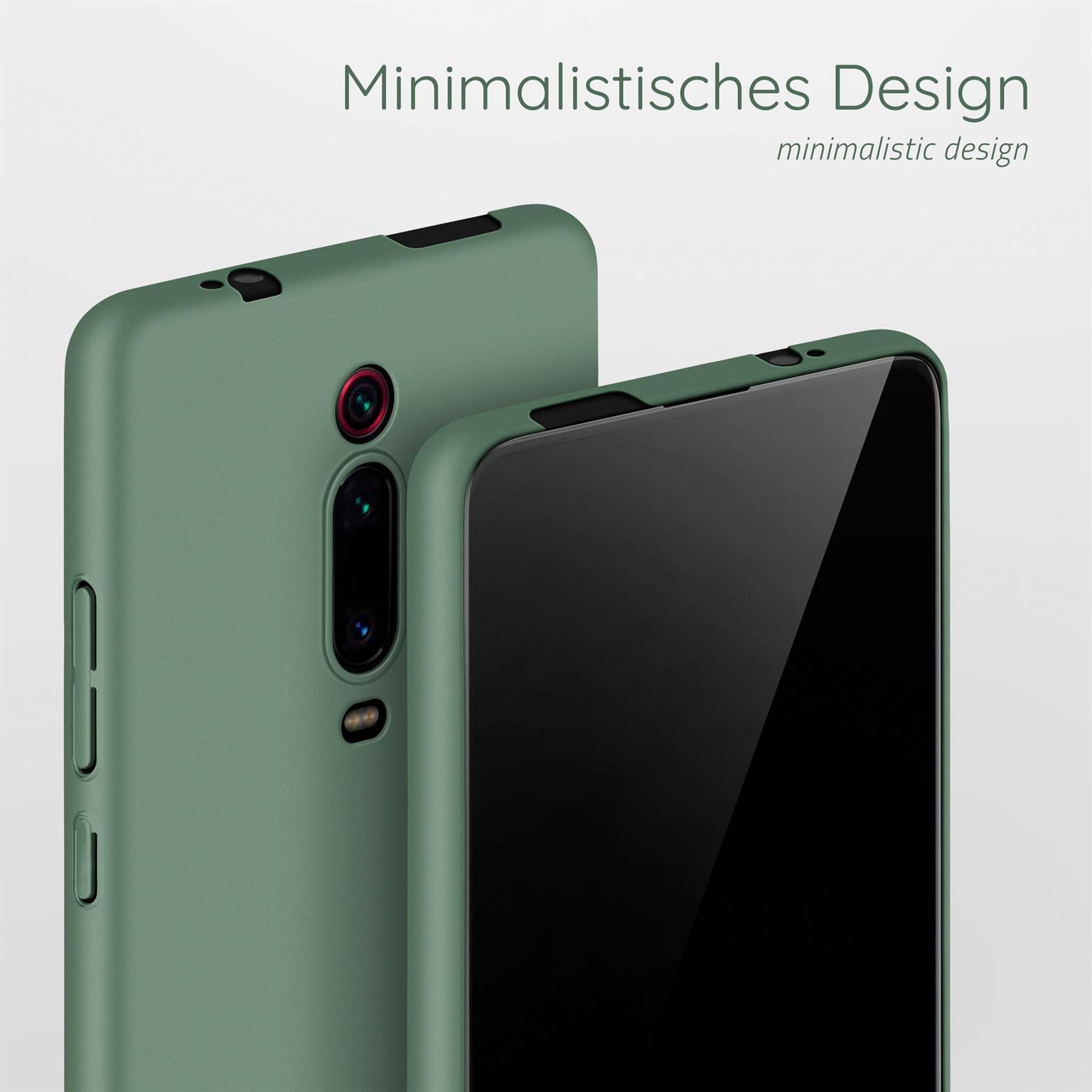 Zwei grüne Handyhüllen, eine mit Telefon, vor weißem Hintergrund.