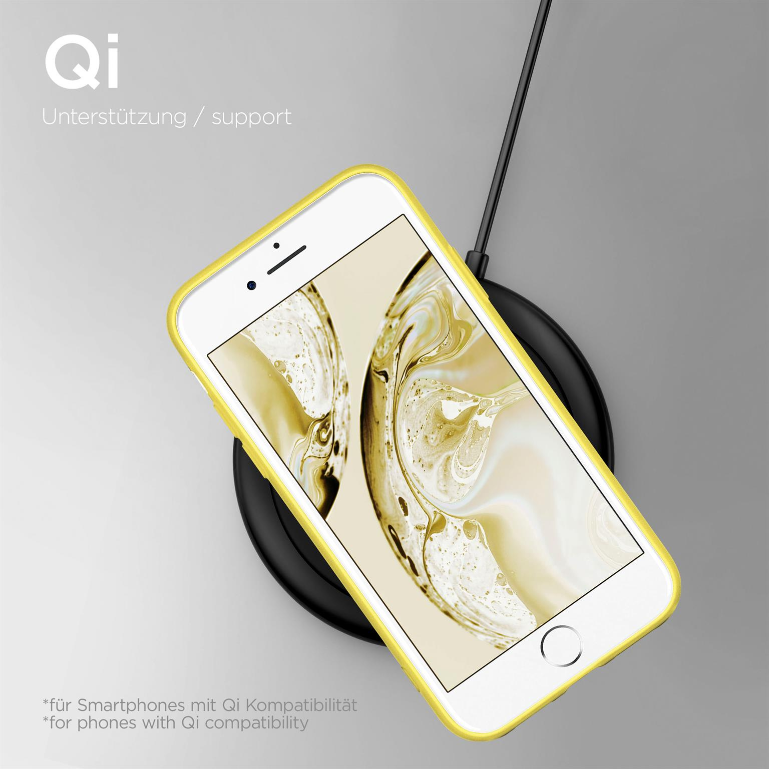 Ein gelbes Telefon auf einem kabellosen Ladegerät mit schwarzer Basis, vor hellem Hintergrund.