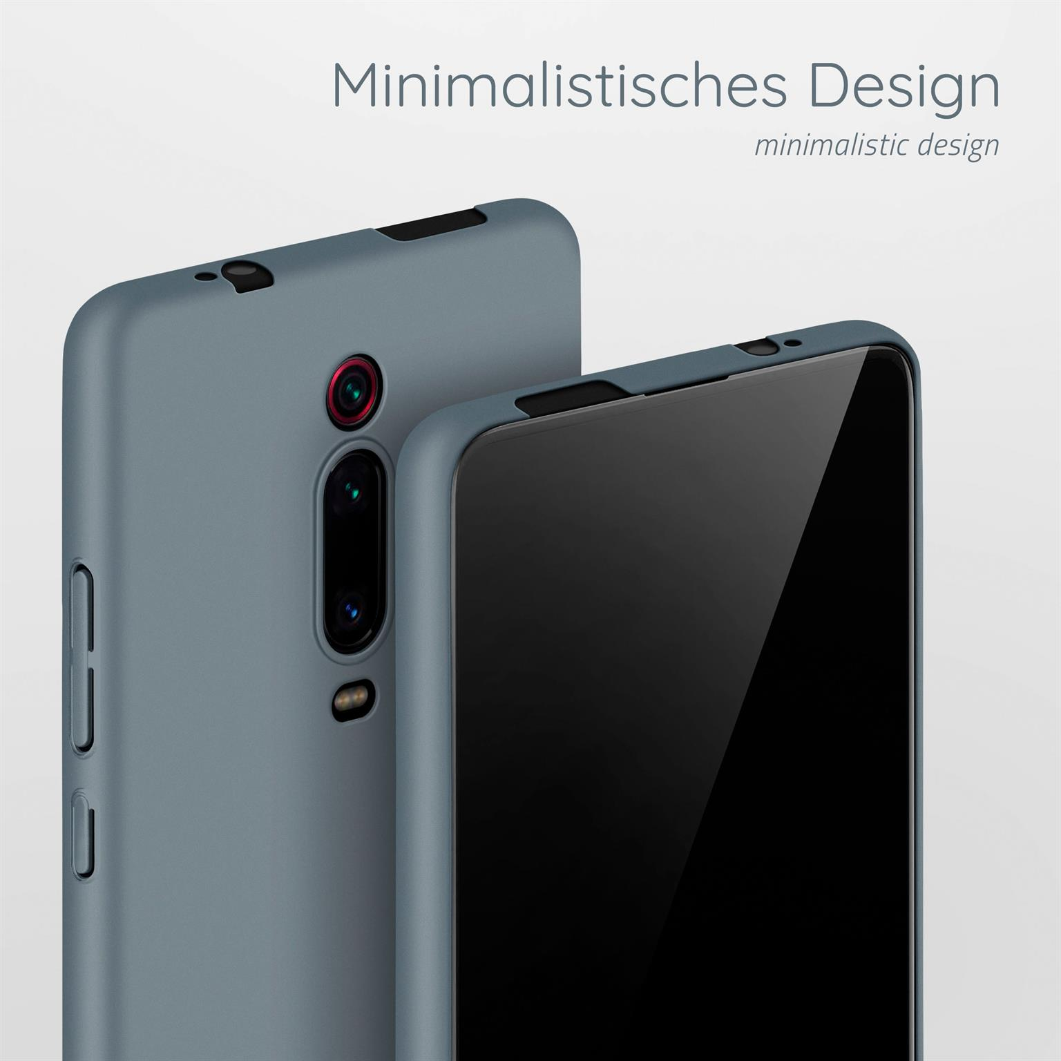 Zwei Telefone mit Hüllen, eines im Fokus. Graue Hülle und Telefon. Schwarzer Bildschirm sichtbar.
