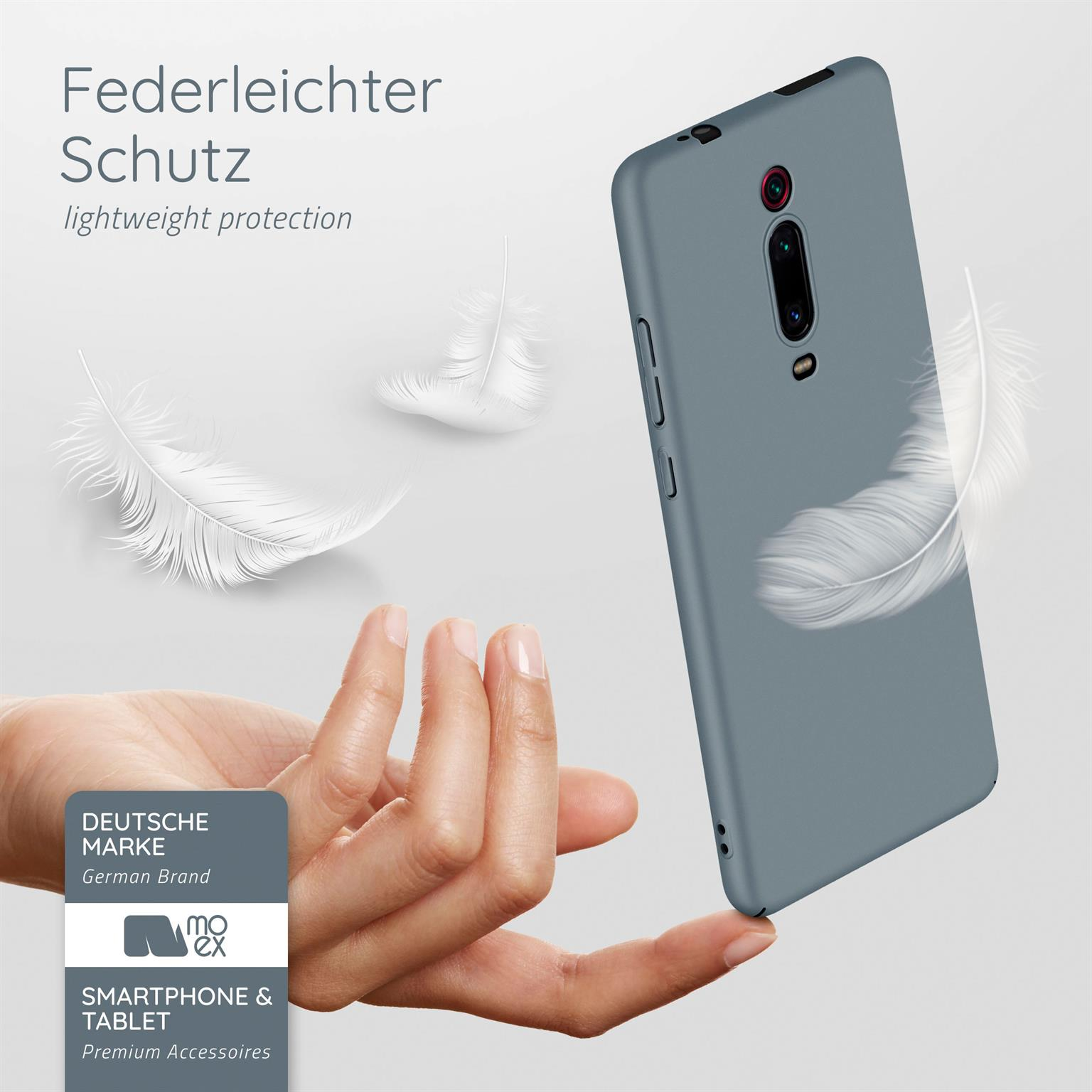 Eine Hand hält eine graue Handyhülle mit drei weißen Federn und dem Text 'Leichtgewichtschutz'.