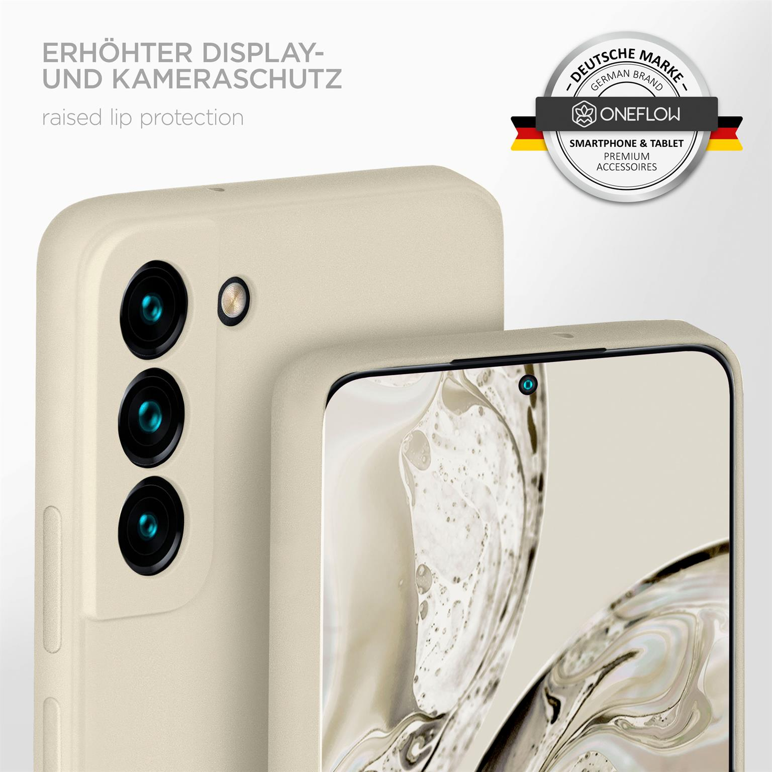 Ein Telefon mit Hülle steht neben einer Handyhülle, mit Logo im Hintergrund.