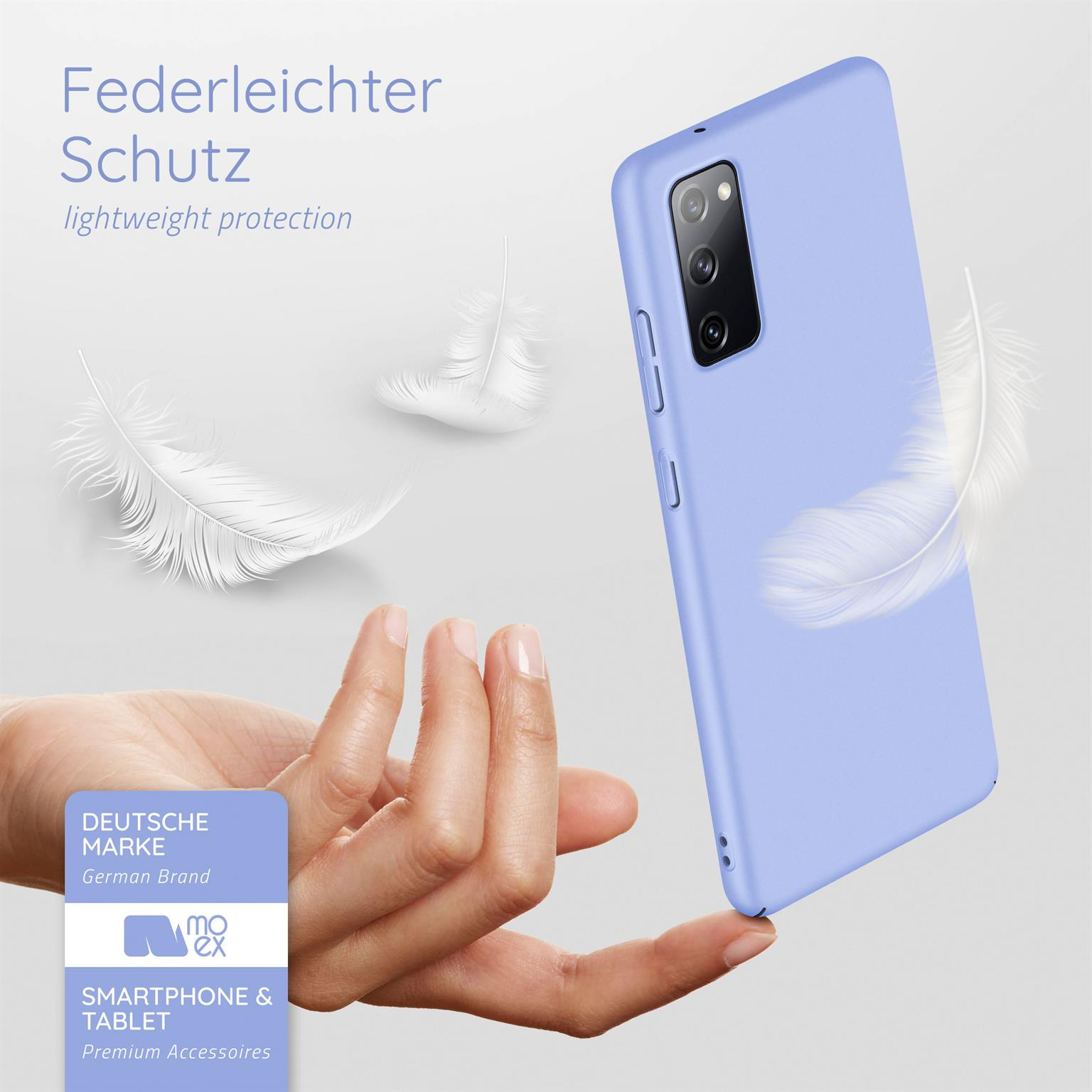 Hand hält Telefon mit lila Hülle. Text: Leichter Schutz. Federn im Hintergrund.