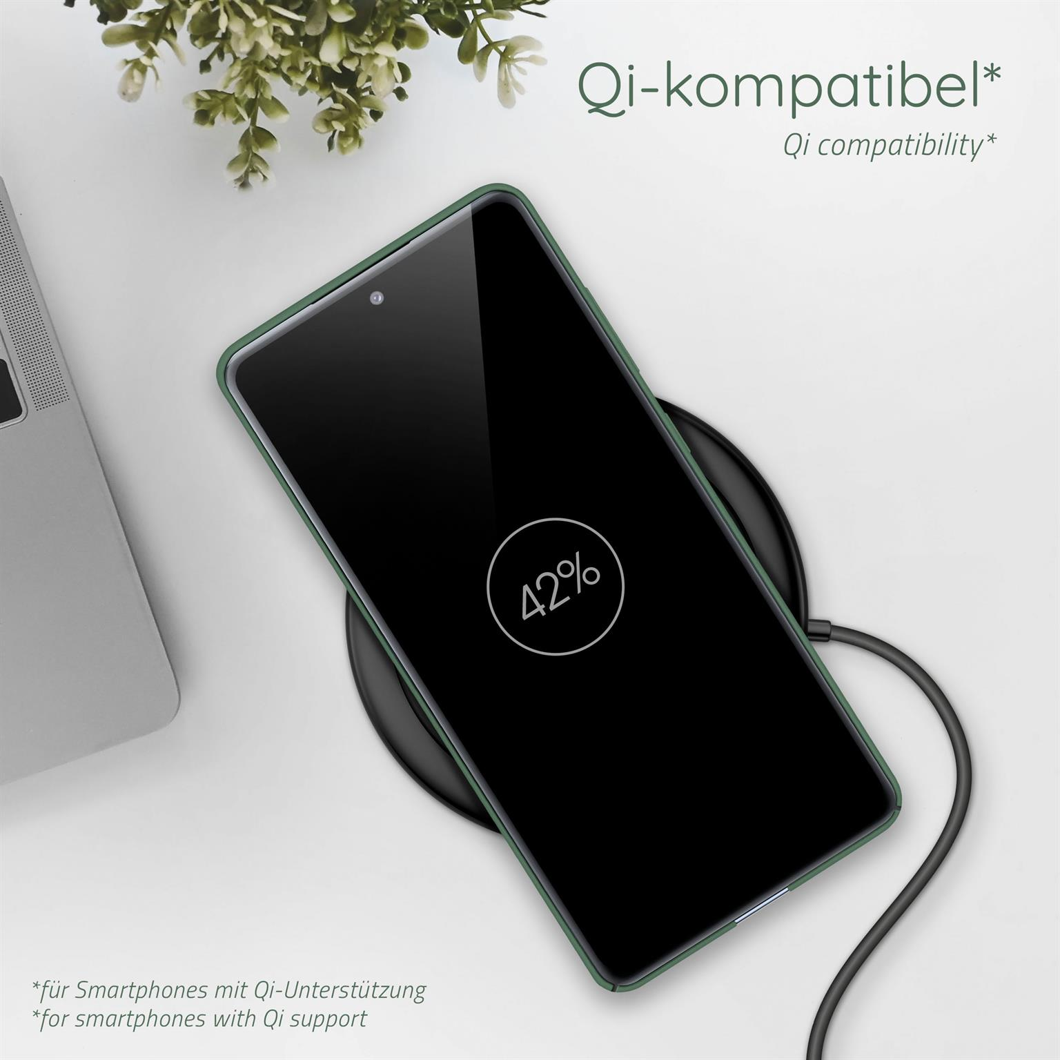 Telefon lädt drahtlos. Der Bildschirm zeigt das Laden des Akkus mit 42% an.