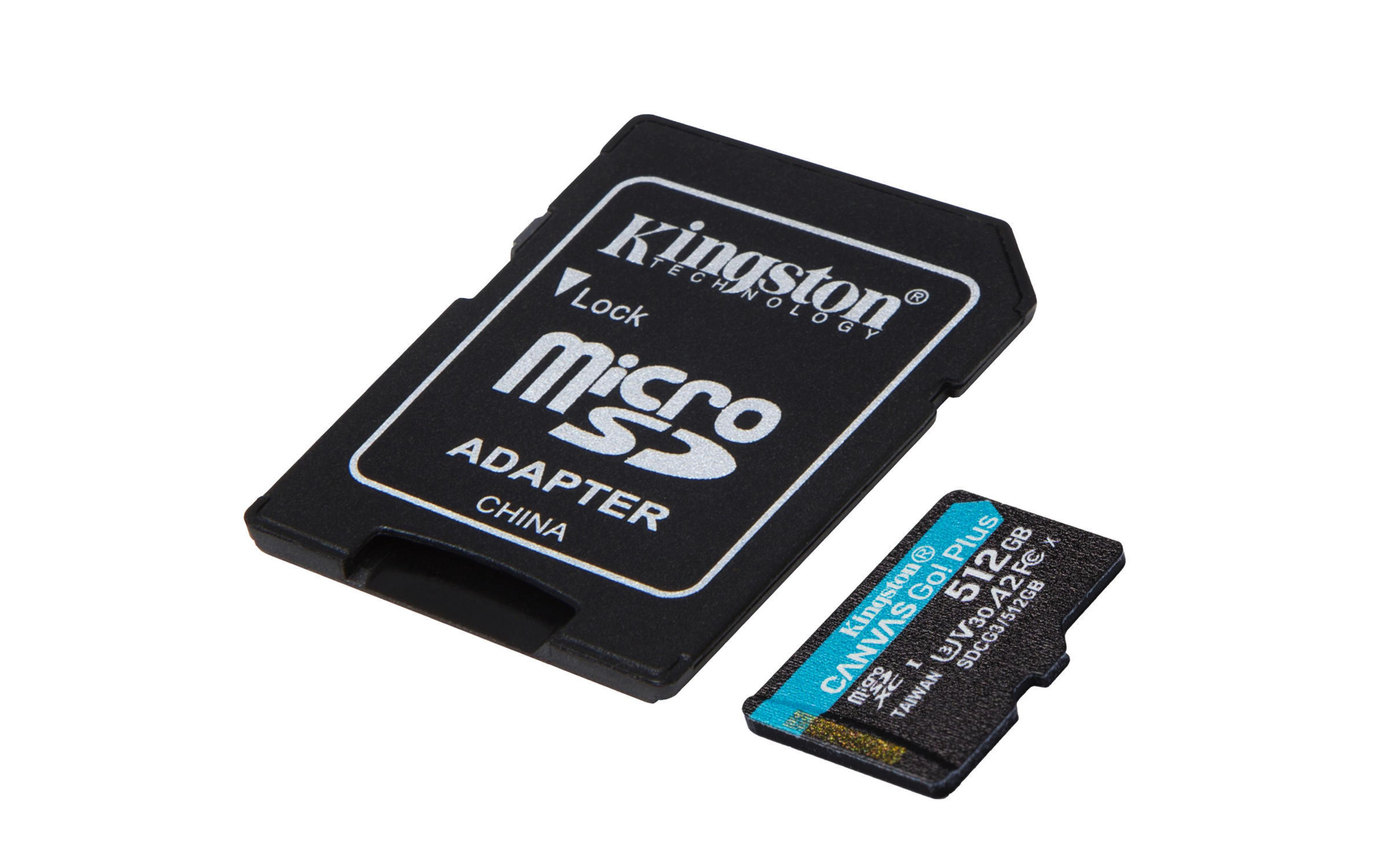 Zwarte Kingston Micro SD-adapter en een Micro SD-kaart. Beide op een witte achtergrond.