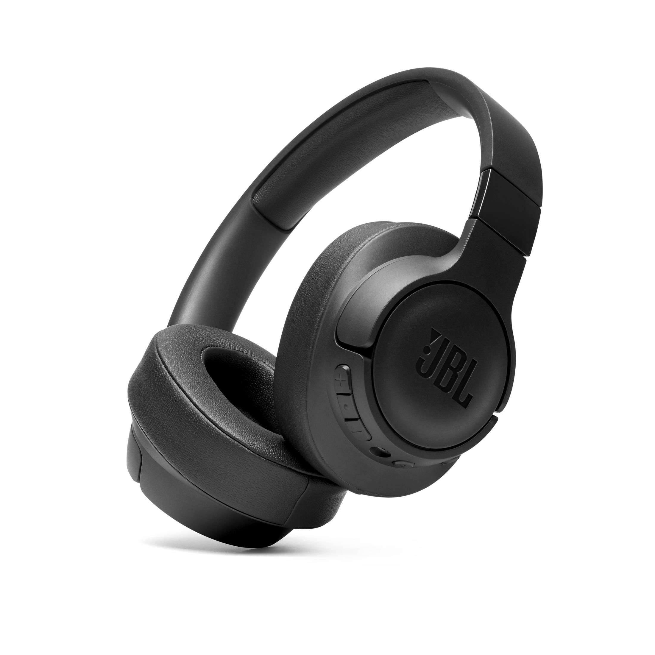 Cuffie JBL nere su sfondo bianco. I padiglioni sono angolati verso lo spettatore.