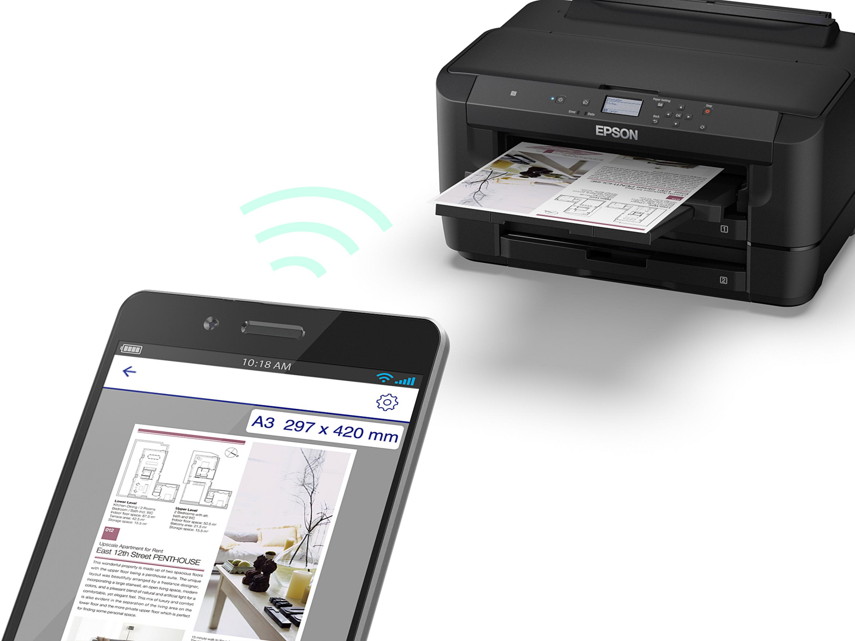Una stampante stampa un documento in modalità wireless da uno smartphone. Il telefono mostra un documento.