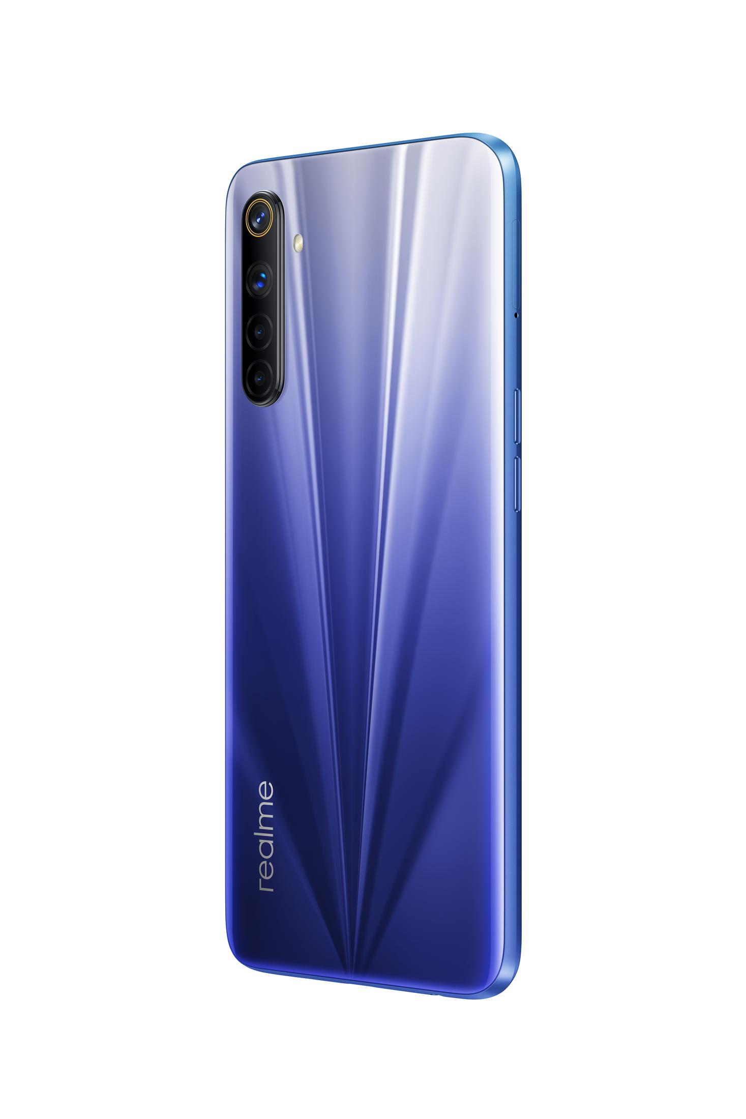 Niebieski gradient tyłu telefonu Realme, z aparatem, przyciskami i logo.