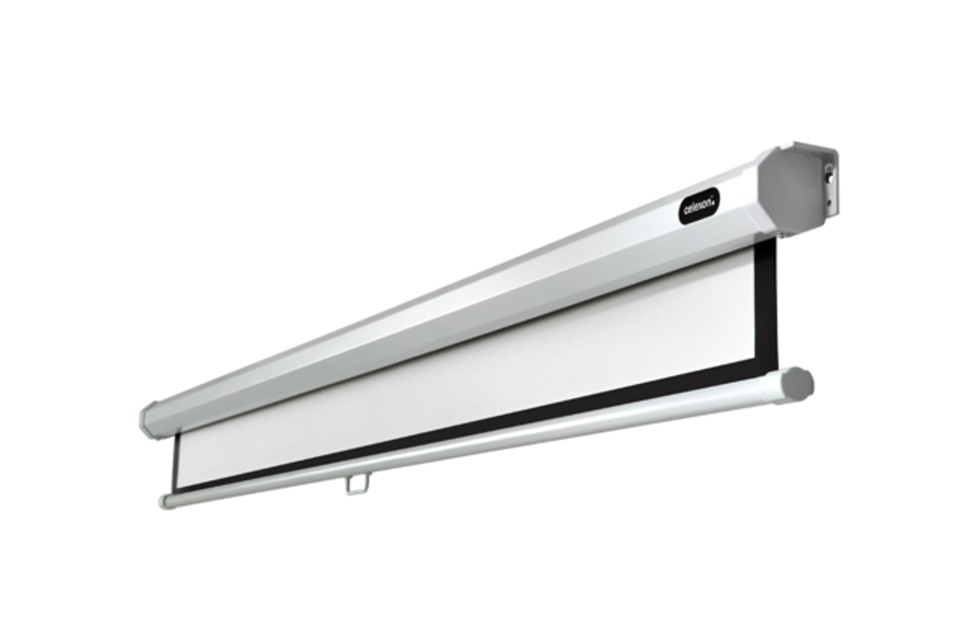 Un écran de projecteur blanc monté au plafond, légèrement incliné.
