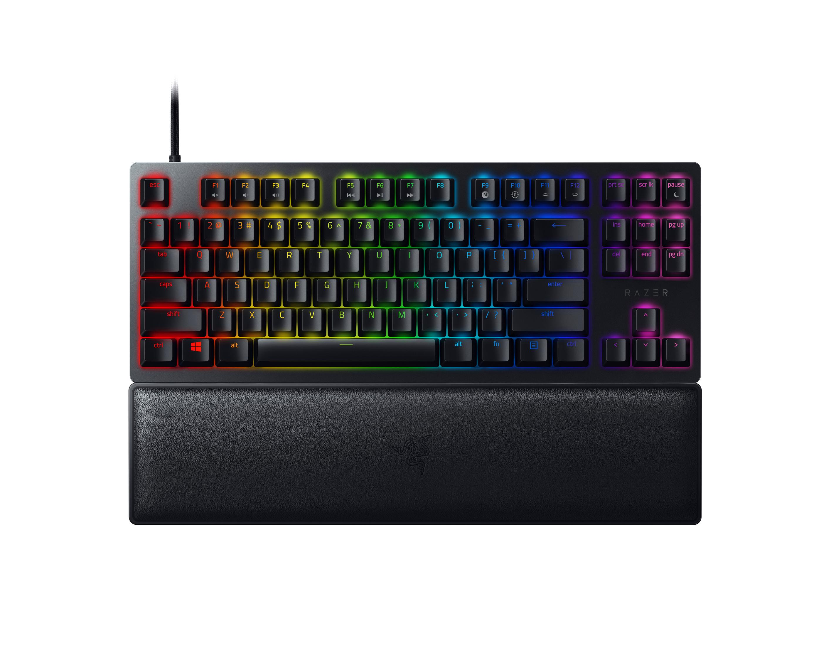 Schwarze Tastatur mit Regenbogen-Tasten und Handballenauflage, auf Weiß.