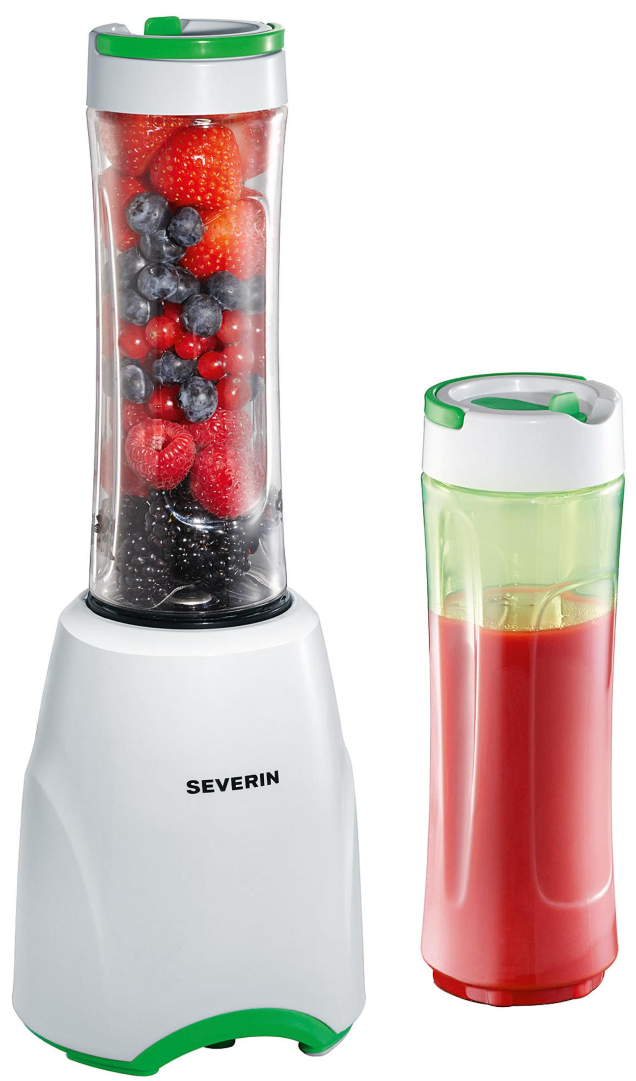 Een witte en groene blender met bessen erin, naast een gevulde container. Het merk is Severin.