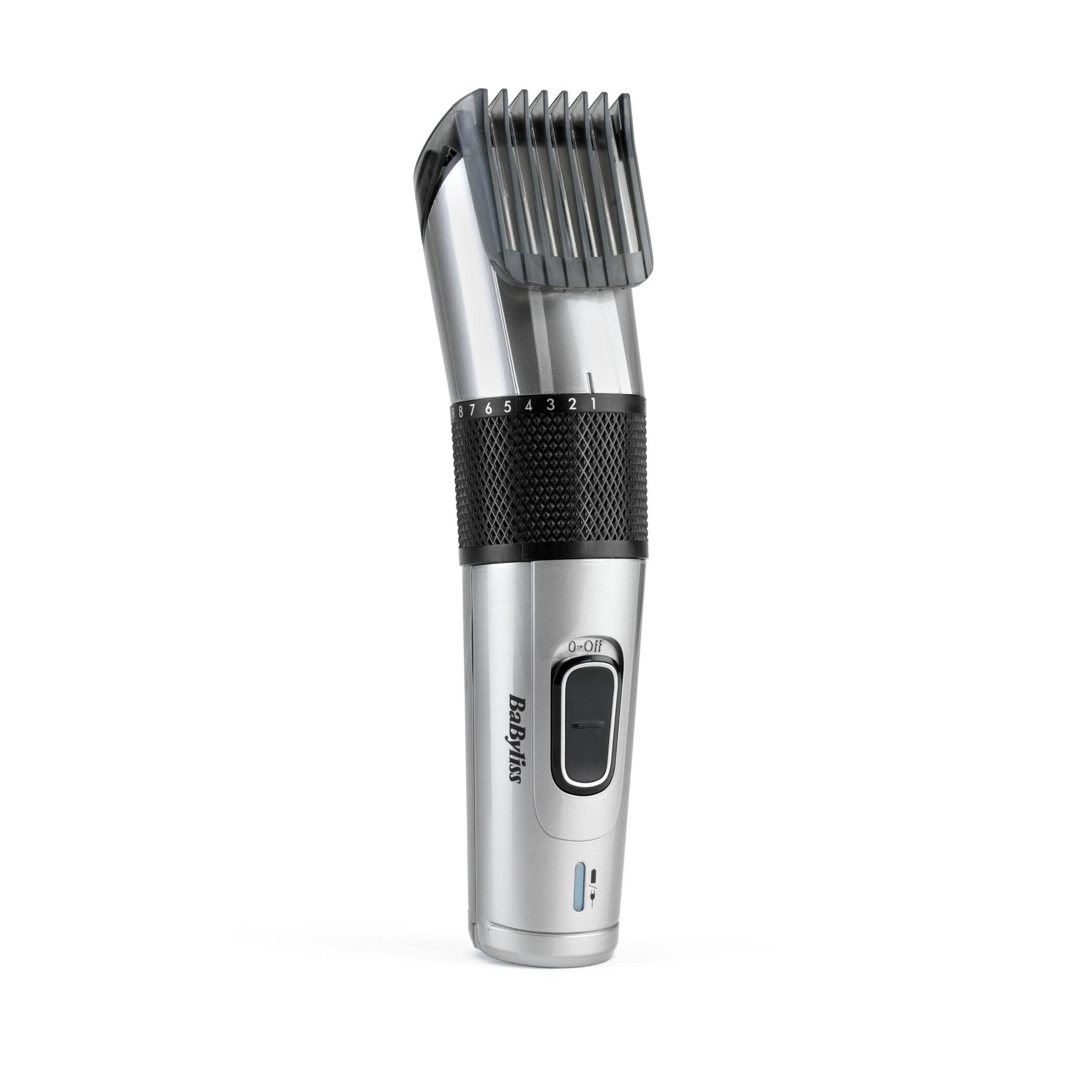 Cortapelos plateado BaByliss, detalles negros, ajustes de longitud numerados. Aislado sobre fondo blanco.