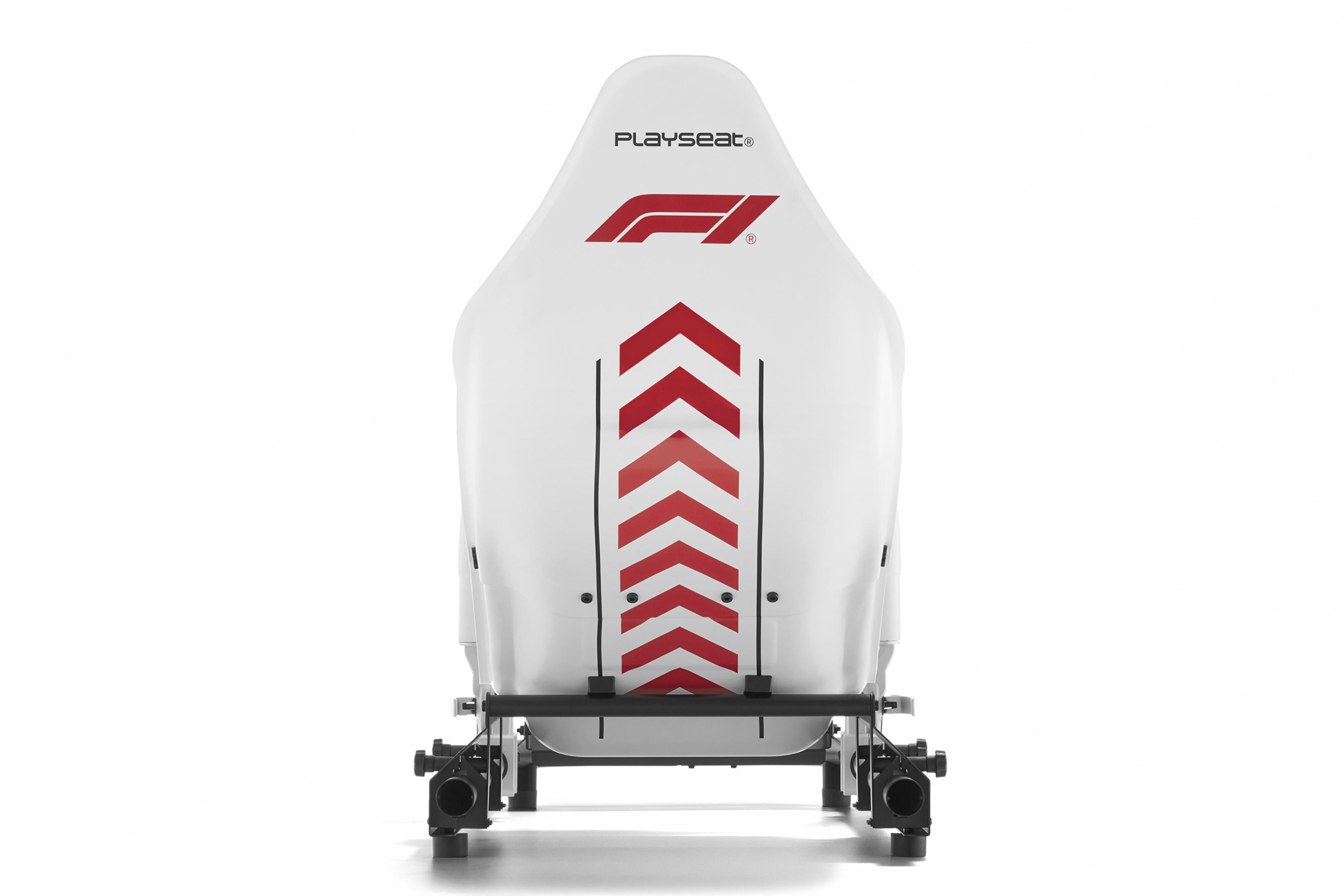 Rennsitz, weiß mit rotem Chevron-Muster und F1-Logo oben.