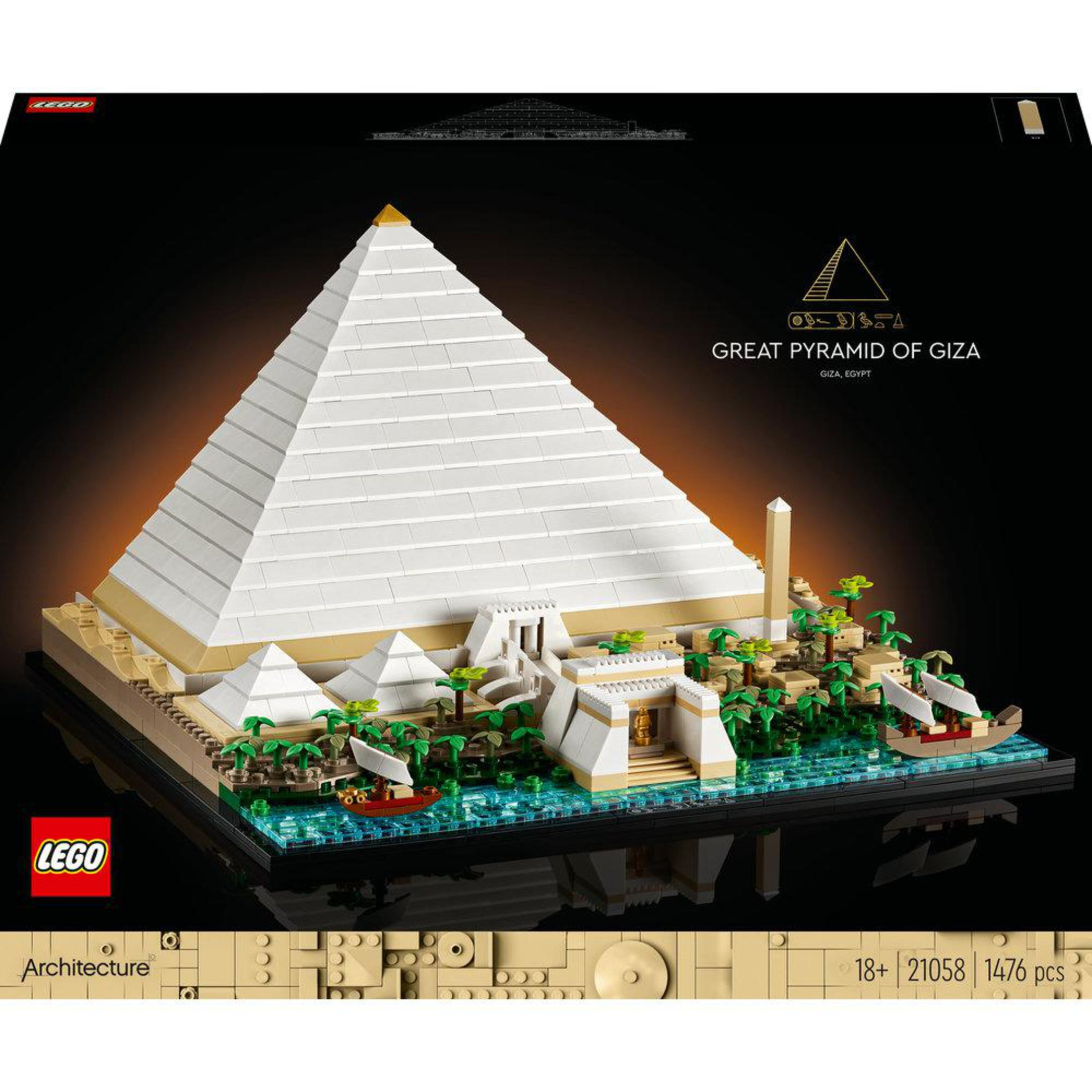 Ein Lego-Modell der Großen Pyramide von Gizeh mit Text und zusätzlichen Miniaturstrukturen.
